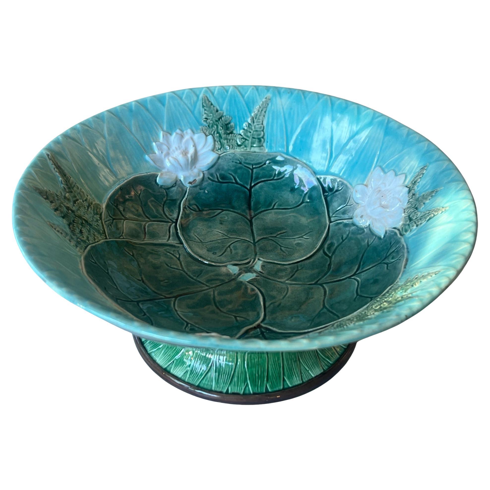 Joseph Holdcroft Bol à nénuphars en majolique sur pied, c.A.I.C. en vente 5