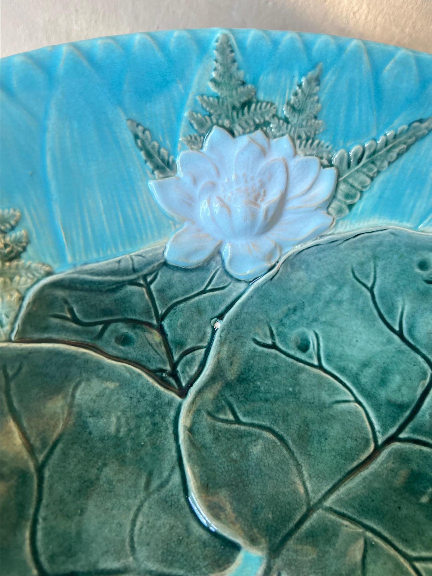 Joseph Holdcroft Bol à nénuphars en majolique sur pied, c.A.I.C. Excellent état - En vente à Ross, CA