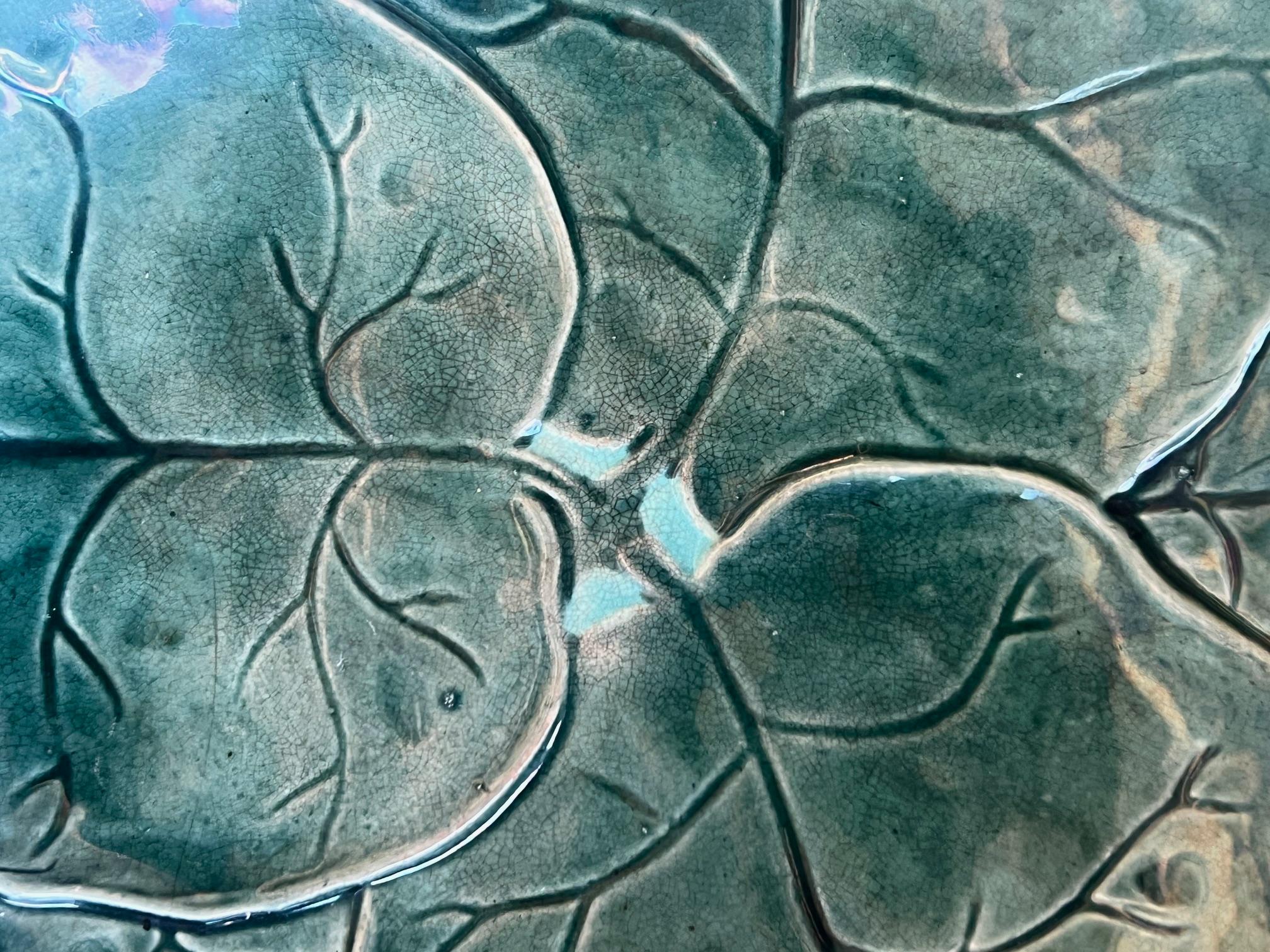 Céramique Joseph Holdcroft Bol à nénuphars en majolique sur pied, c.A.I.C. en vente