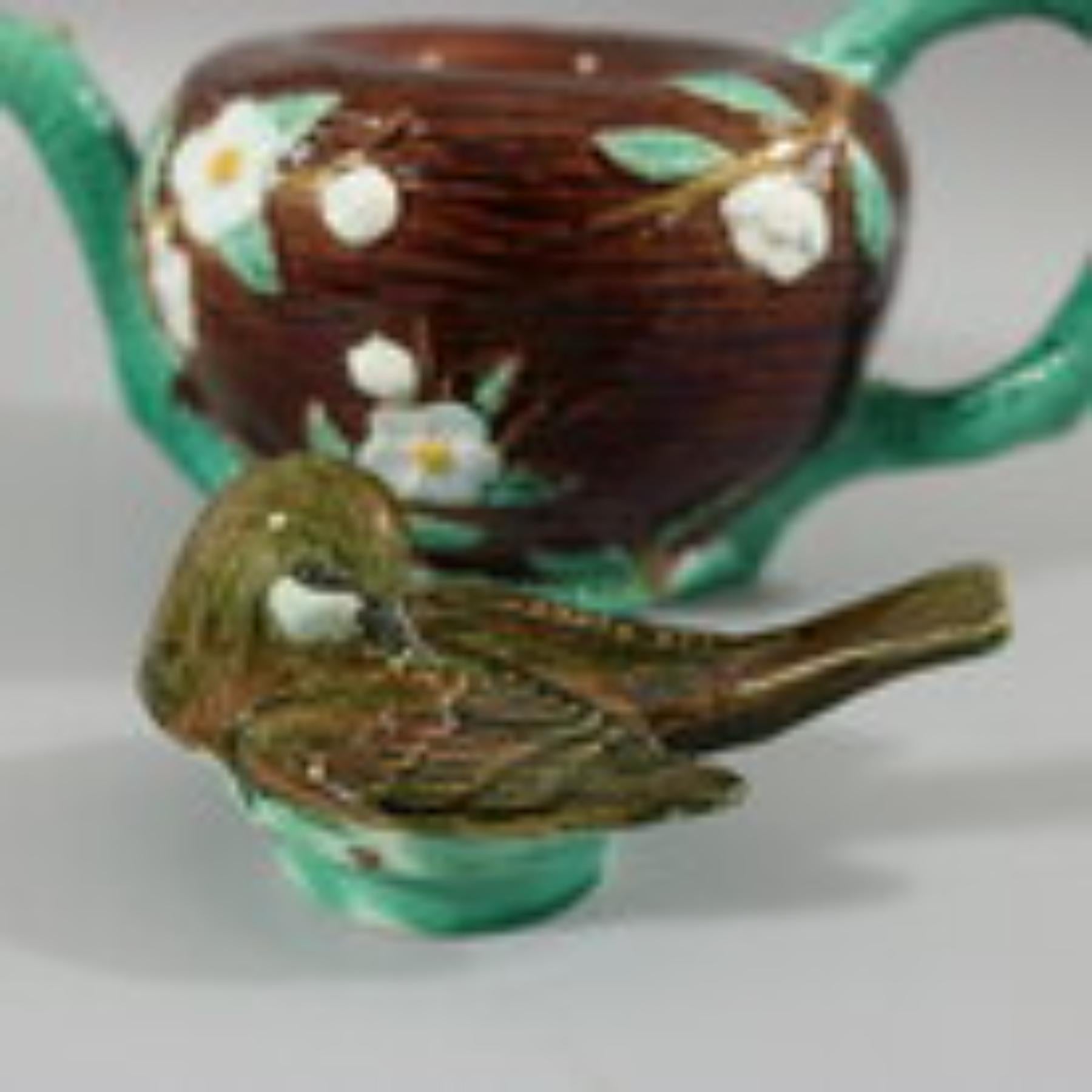 Joseph Holdcroft Majolika-Teekanne mit Vogel auf Nest im Angebot 7
