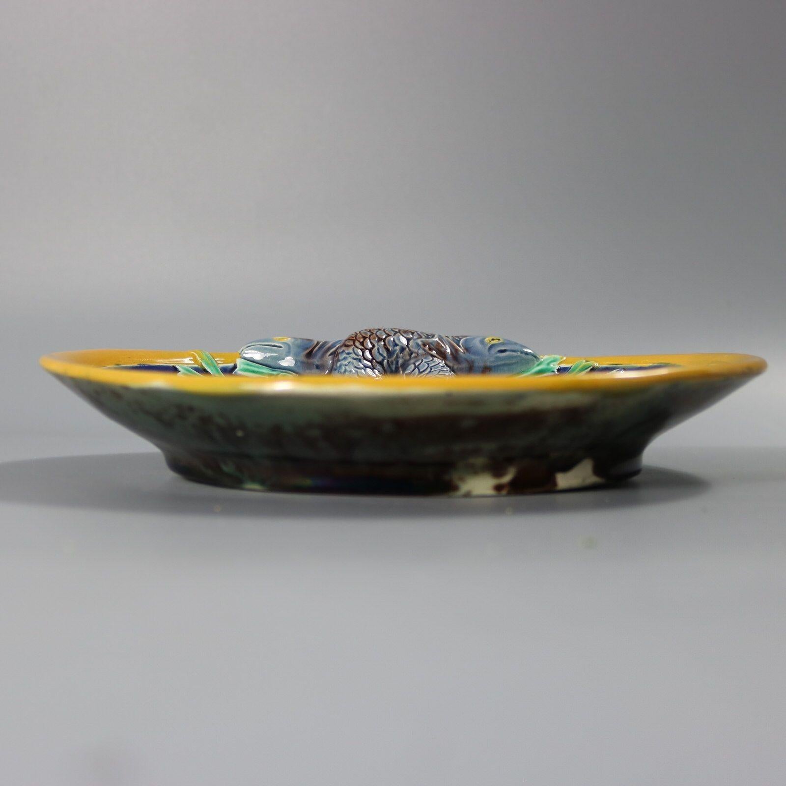 Joseph Holdcroft Plat à poisson en majolique sur corail Bon état - En vente à Chelmsford, Essex