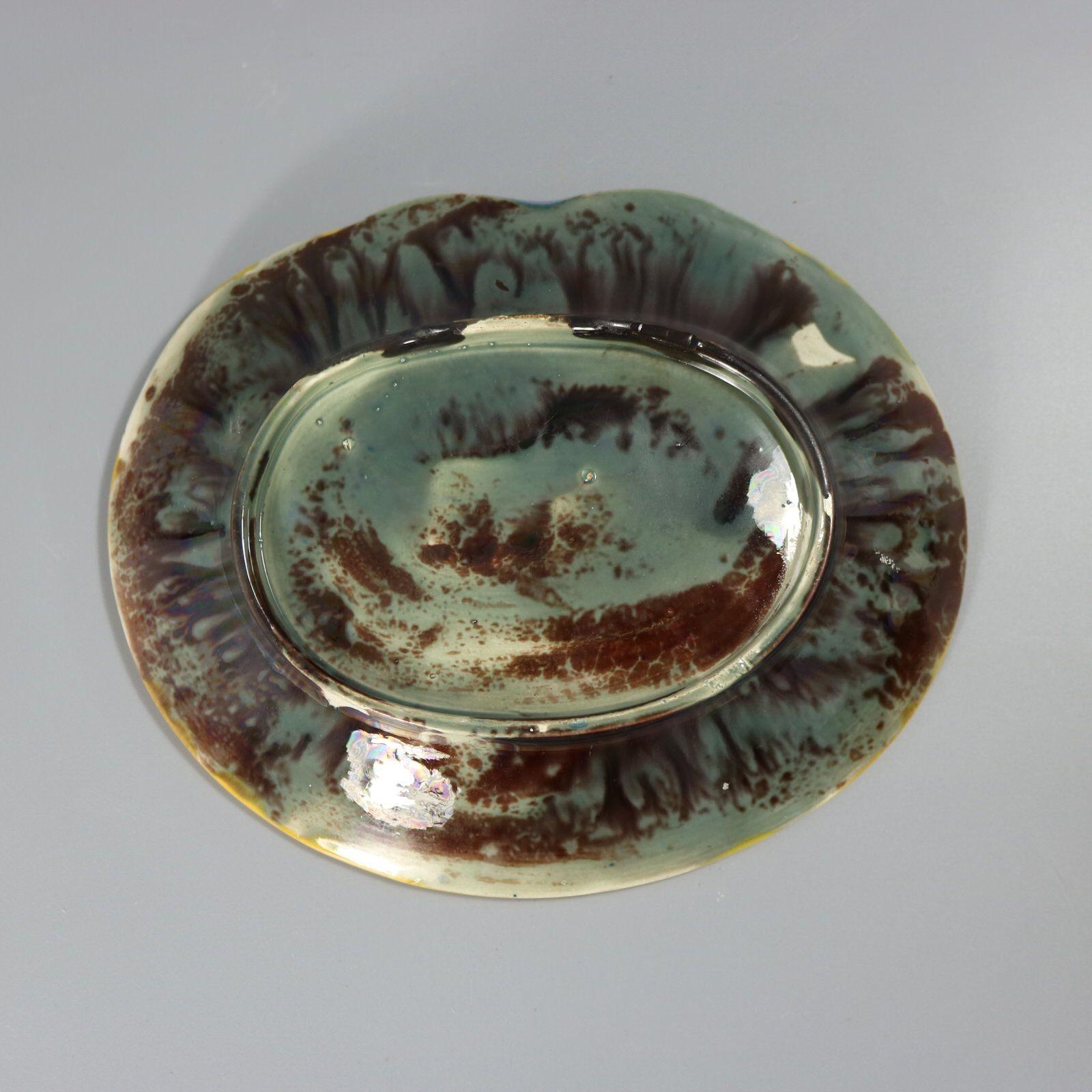 Fin du XIXe siècle Joseph Holdcroft Plat à poisson en majolique sur corail en vente