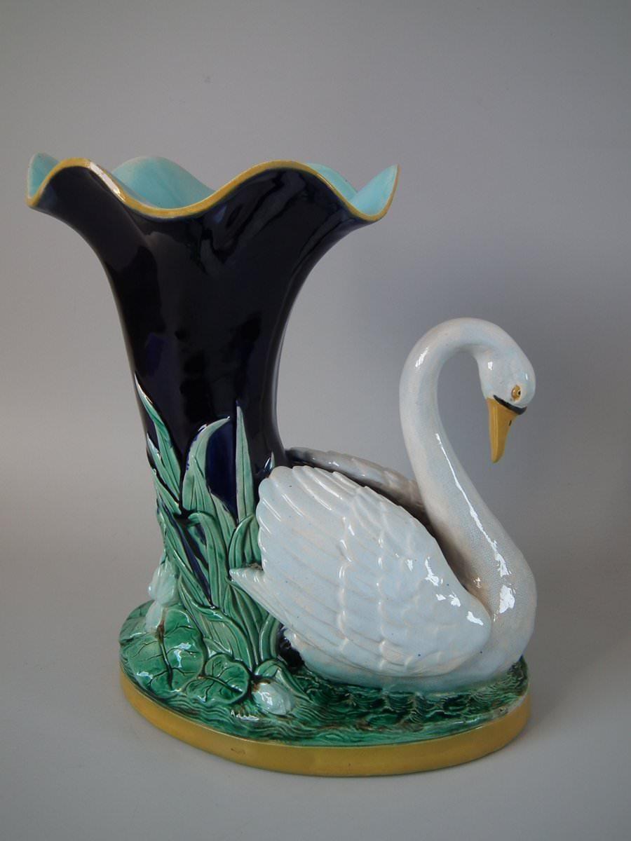 Joseph Holdcroft Majolica Swan Vase In Good Condition In Chelmsford, Essex