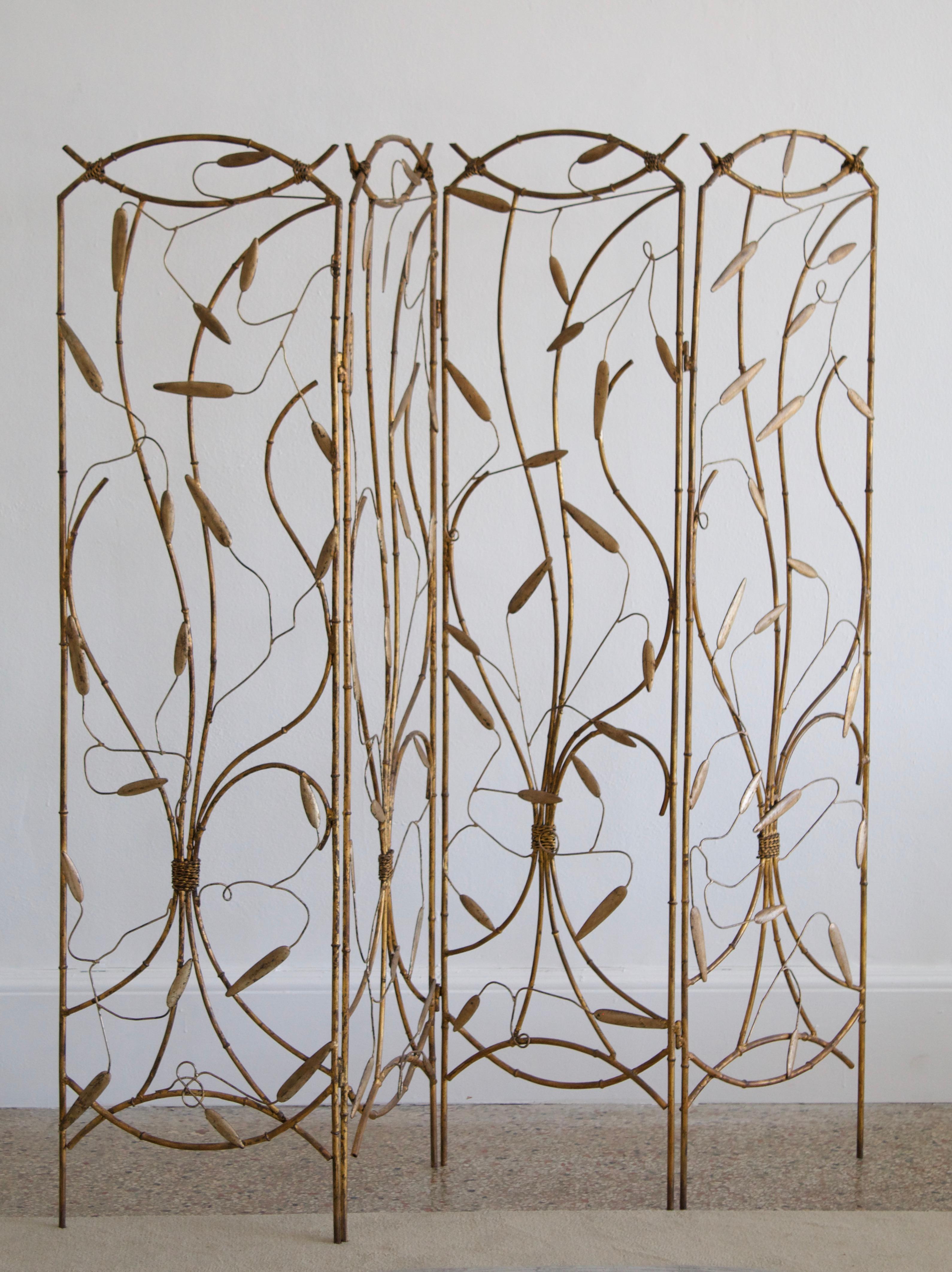 A folding screen / room divider. In welded brass. Features floral motifs, organic lines are enhanced by leaves. Design and production is attributed to Joseph Konetsky, Studio Philadelphia, United States, 1940s. 

Can be adjusted with dimensions