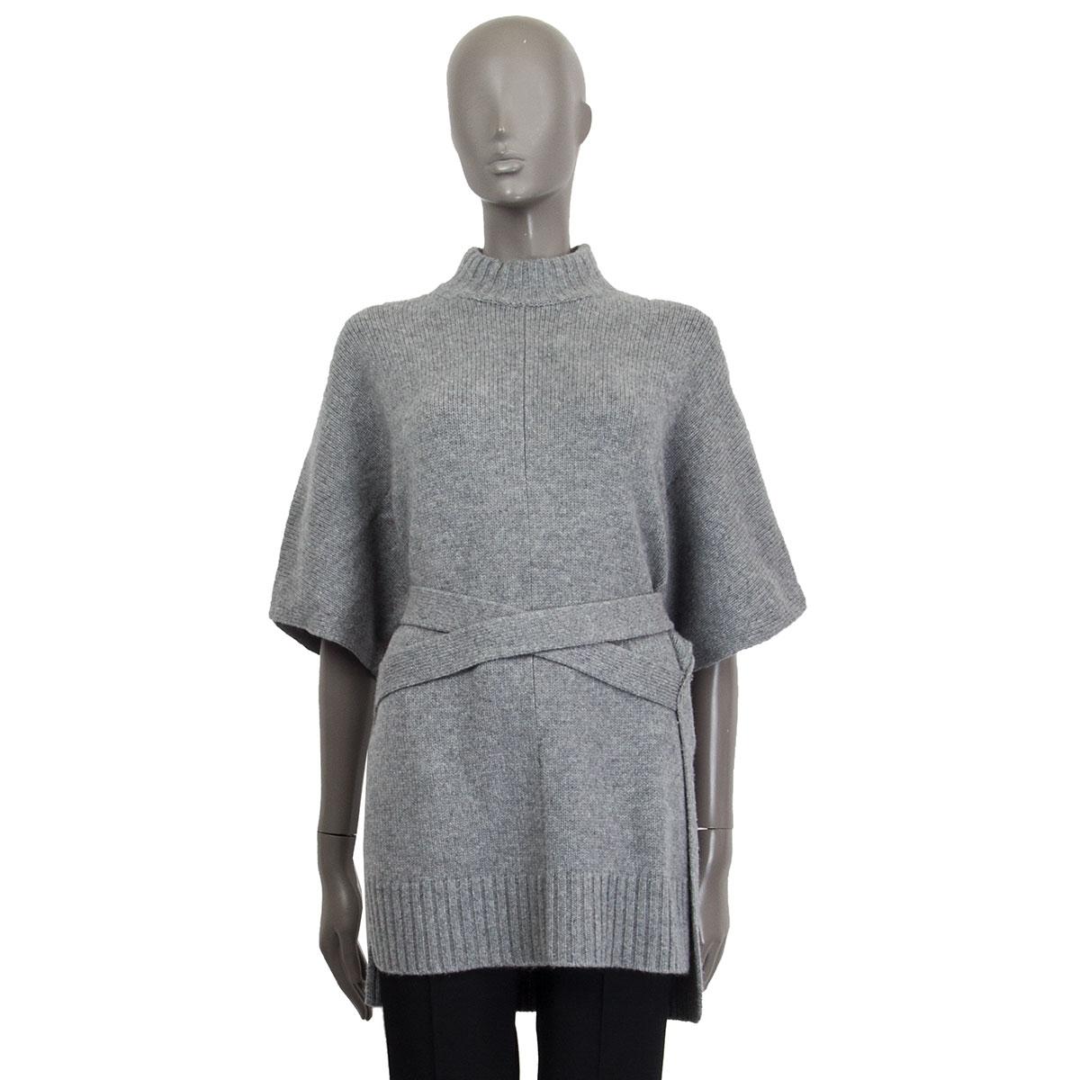100% authentic Joseph tie-waist sweater in light-gray cashmere (100%) with short-sleeves and deep side-slits. Unlined. Has been worn and is in excellent condition.

Tag Size M
Size M
Shoulder Width 52cm (20.3in)
Bust 106cm (41.3in)
Waist 98cm