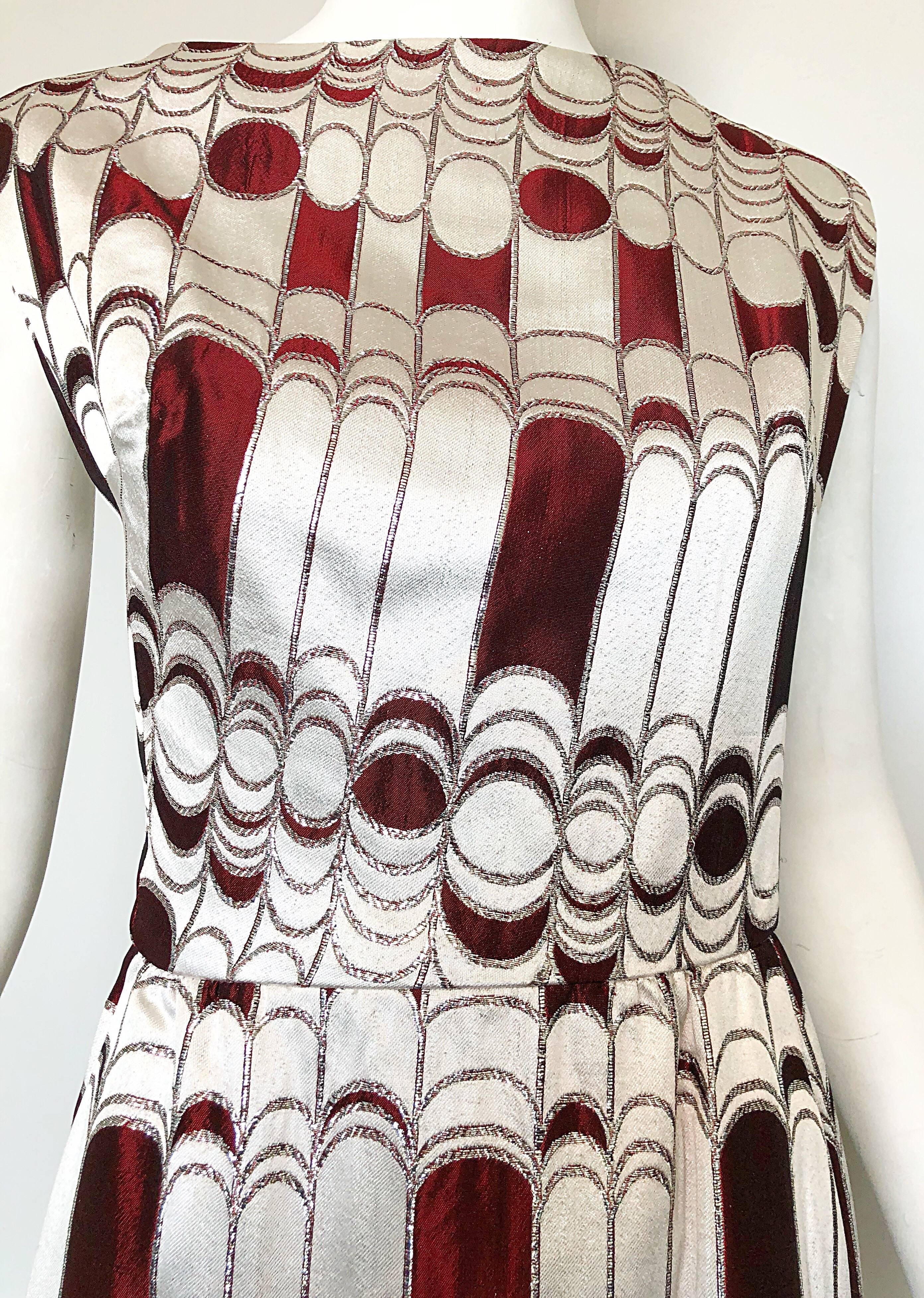 Joseph Magnin 1960s Silver + Burgundy Op - Art Abstract Silk 60s A - Line Dress In Excellent Condition In San Diego, CA