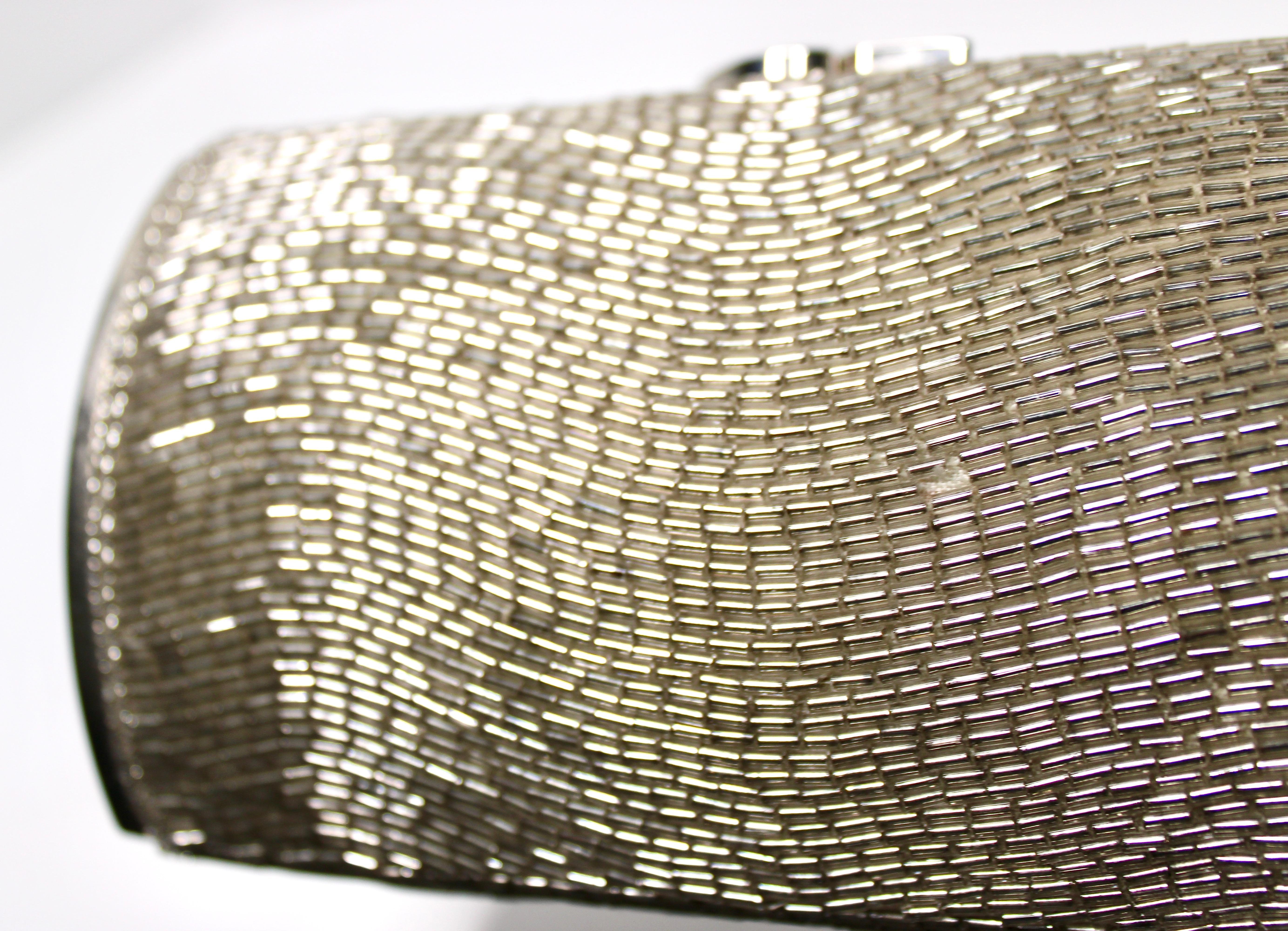 Joseph Magnin Co. Silver-Tone Beaded Cylindrical Mini Evening Bag circa 1960s en venta 5