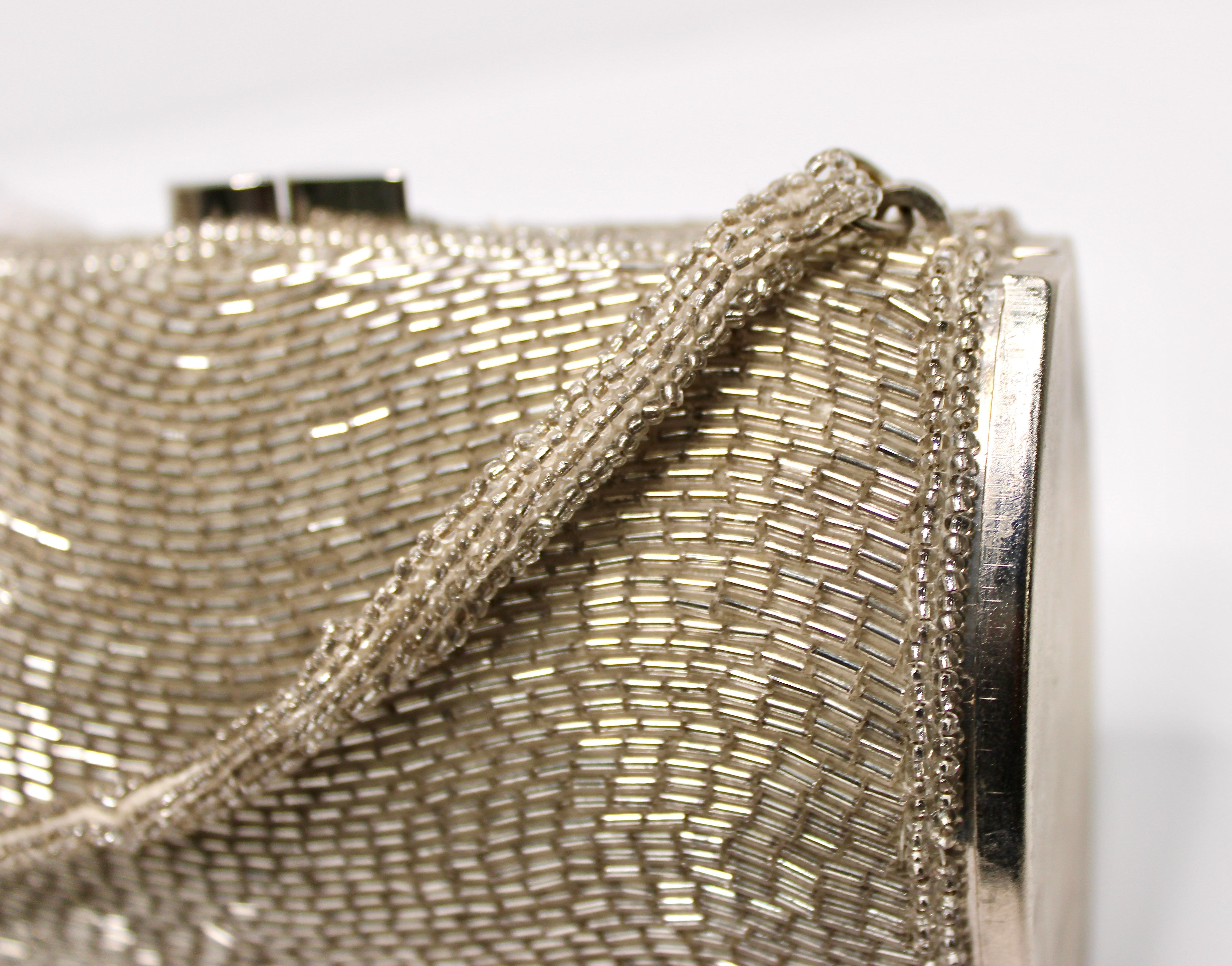 Joseph Magnin Co. Silver-Tone Beaded Cylindrical Mini Evening Bag circa 1960s en venta 6