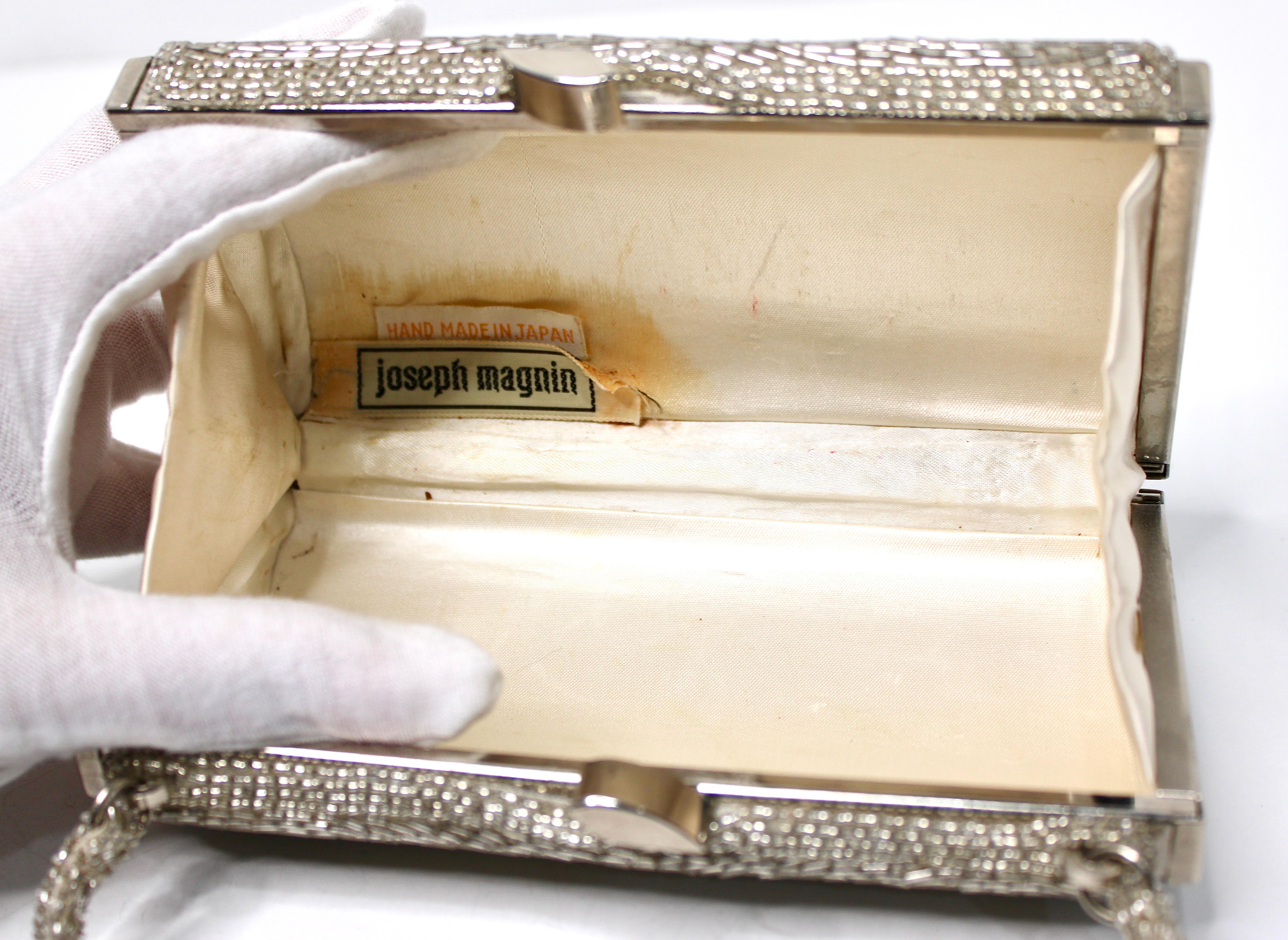 Joseph Magnin Co. Silver-Tone Beaded Cylindrical Mini Evening Bag circa 1960s en venta 7