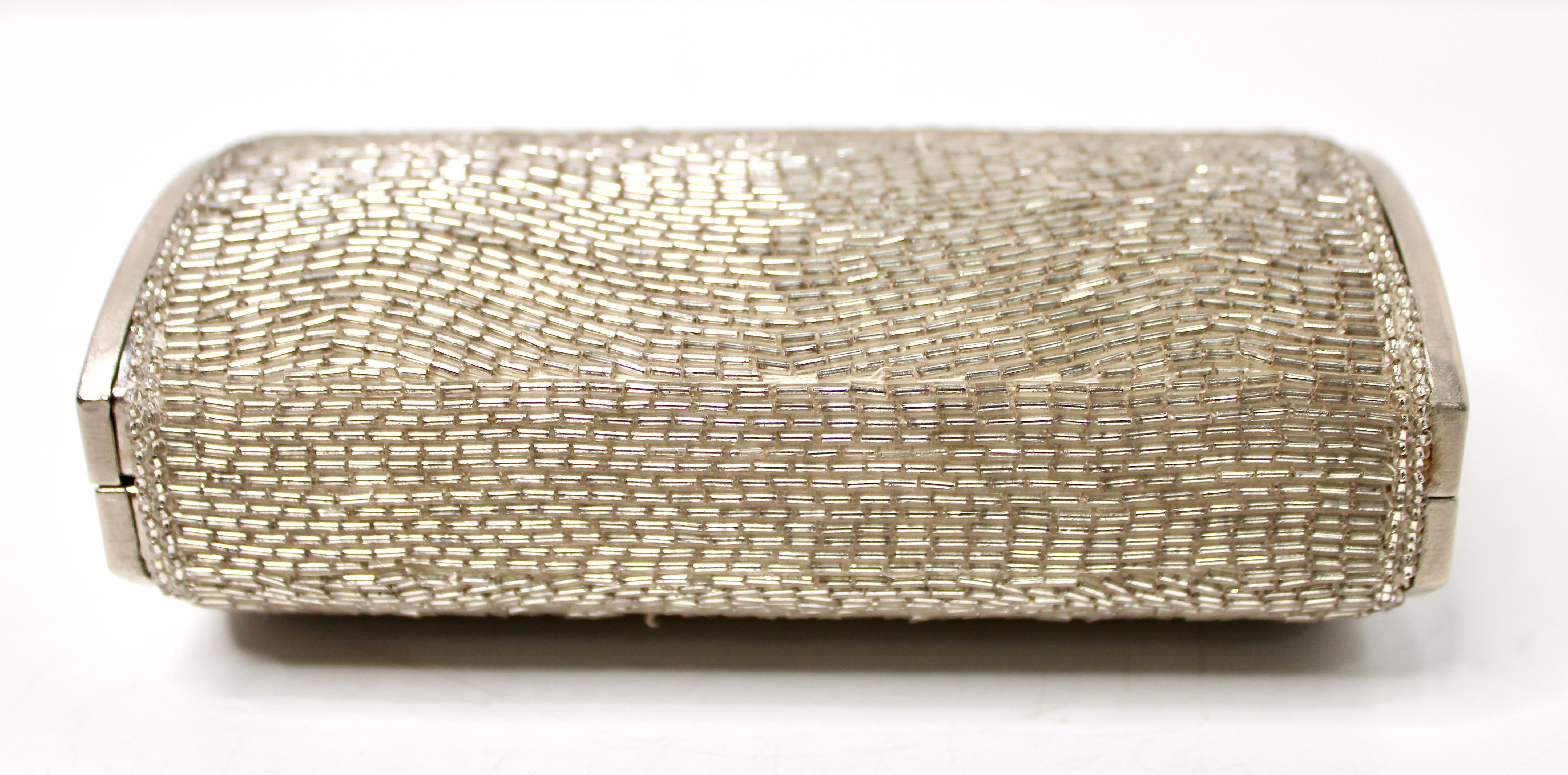 Joseph Magnin Co. Silver-Tone Beaded Cylindrical Mini Evening Bag circa 1960s en venta 4