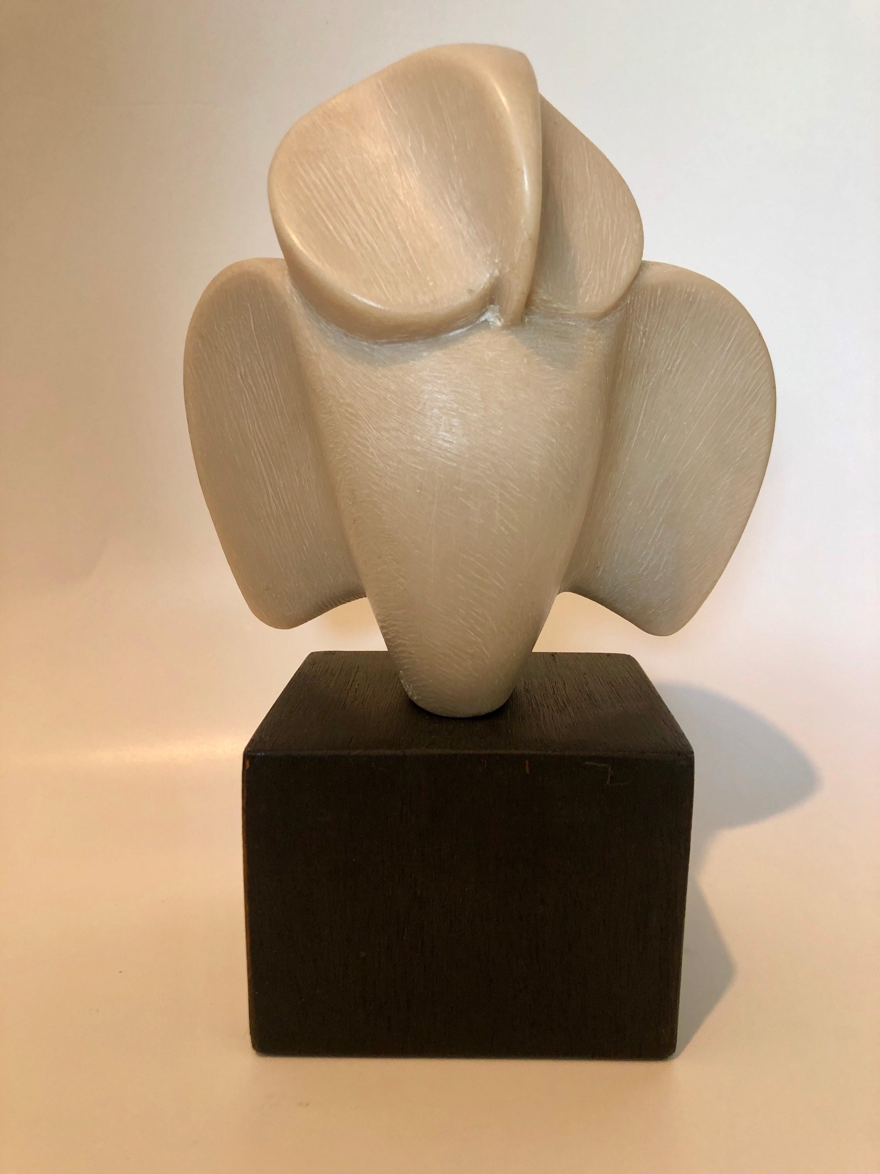 Escultura Art Decó checa tallada en resina natural Cubista Búho Pájaro Joseph Martinek en venta 2