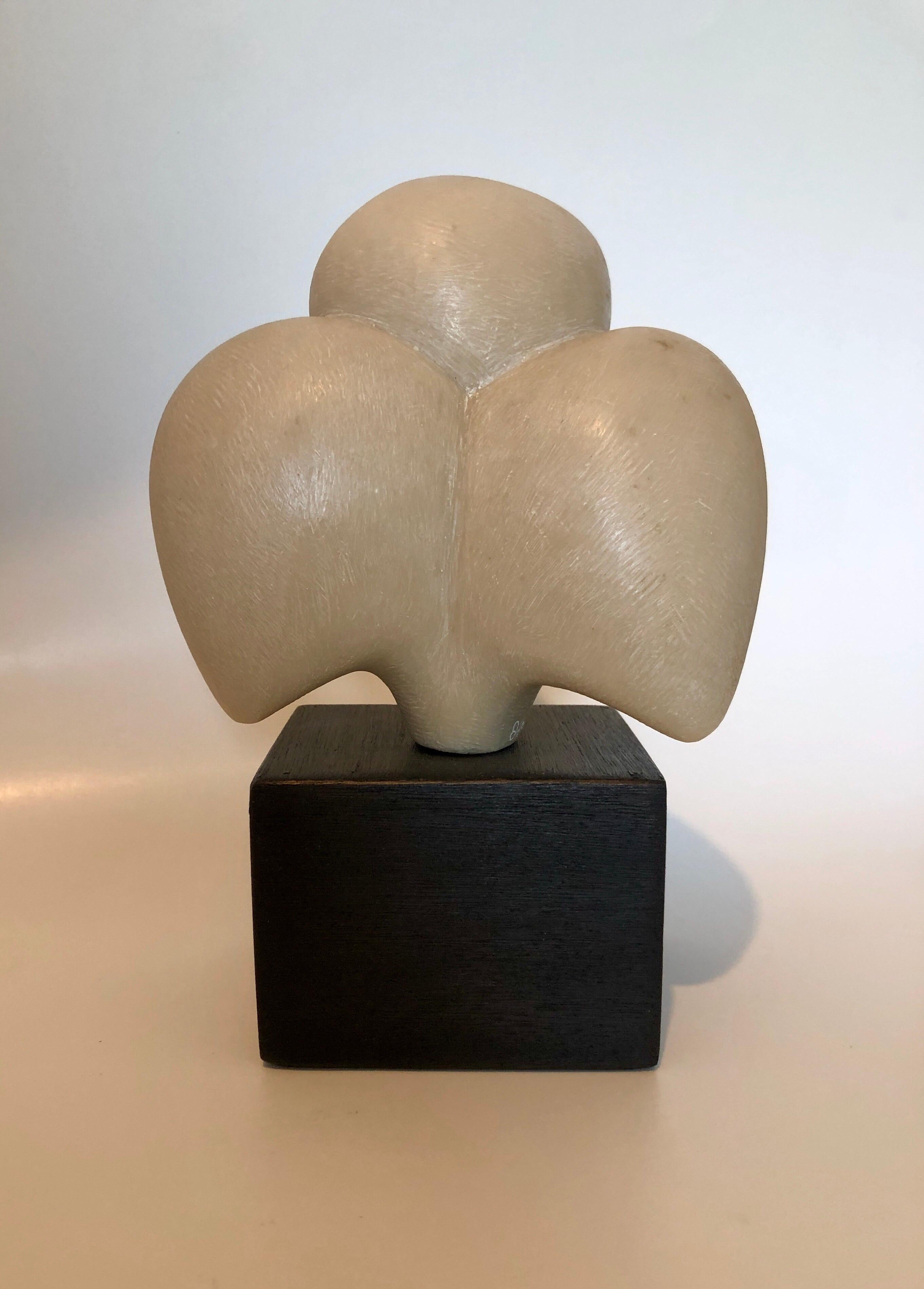 Escultura Art Decó checa tallada en resina natural Cubista Búho Pájaro Joseph Martinek en venta 4
