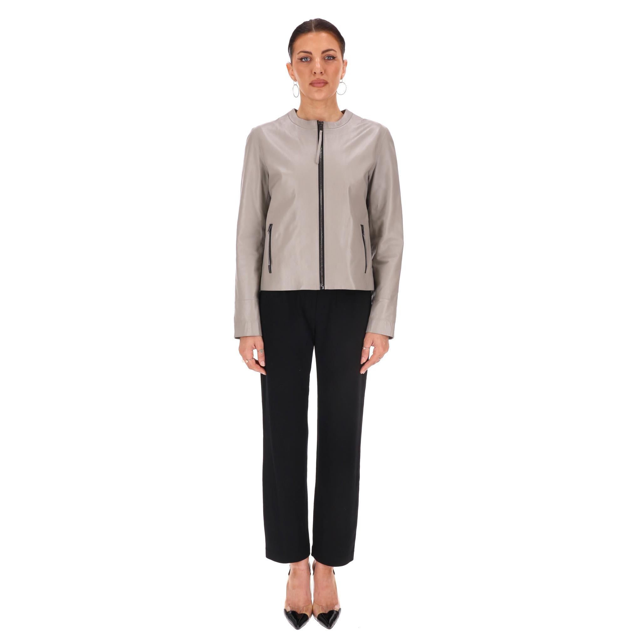 Joseph Matt Alya Nappa Leather Jacket

Veste gris clair en cuir d'agneau doux et mat.

Conçu avec des poches zippées, un devant zippé et un col sans col.

Rrp Approx. £850

Taille - 38FR

État - Très bon

Composition - 100% cuir d'agneau