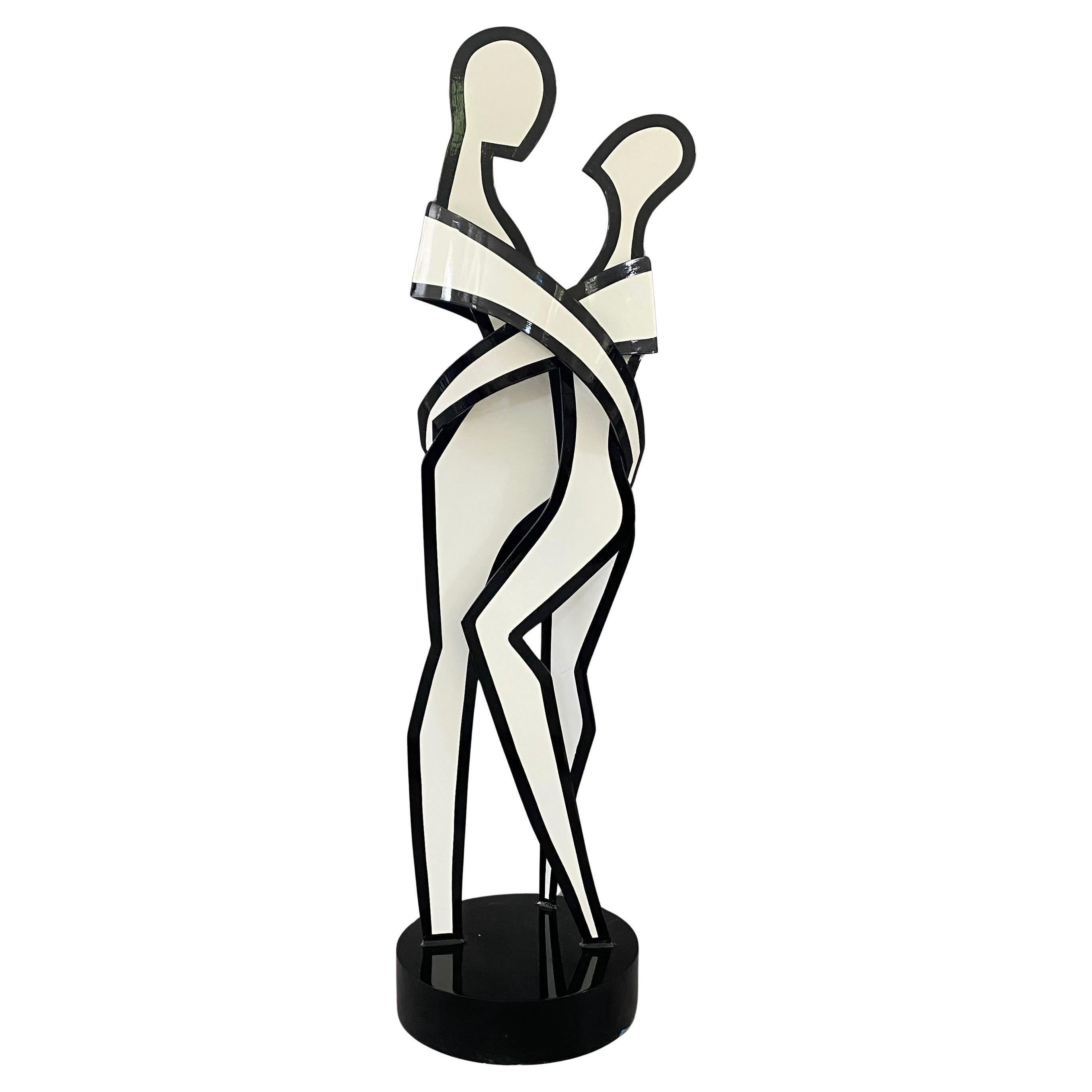 Amants 2025
Edition 1/3
Peinture de voiture blanche et noire, sculpture en aluminium. Artiste signé.
 Joseph Meerbott construit des sculptures en bronze, en métal et en céramique depuis plus de 30 ans. Formé à la Florida Atlantic University, avec un