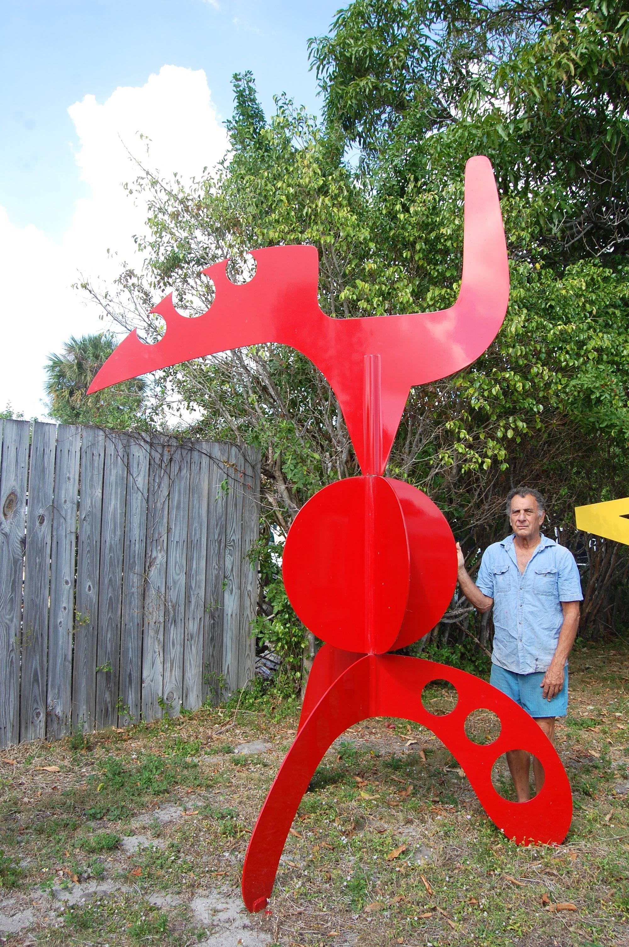 Planeta X  Escultura grande de metal rojo - Sculpture de Joseph Meerbott