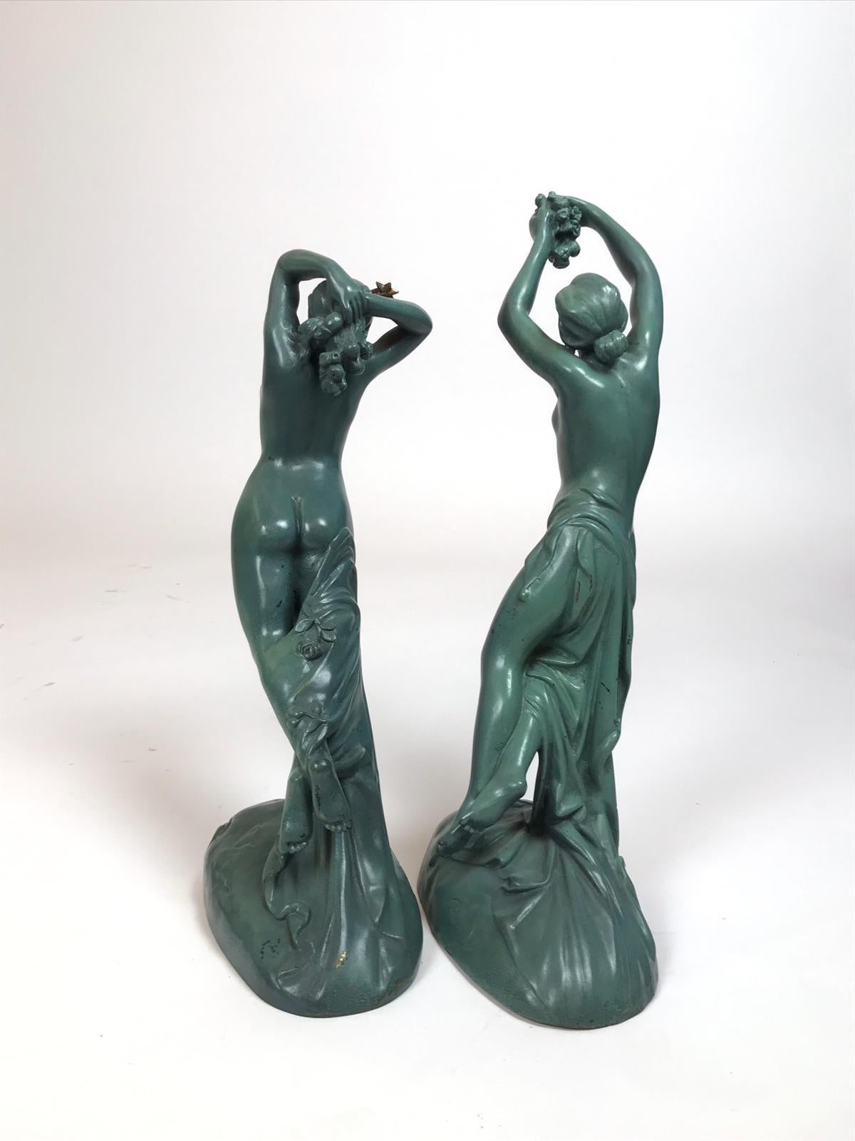 2 magnifiques figures féminines en bronze peint à patine verte de l'artiste Joseph Michele-Ange Pollet. intitulées 