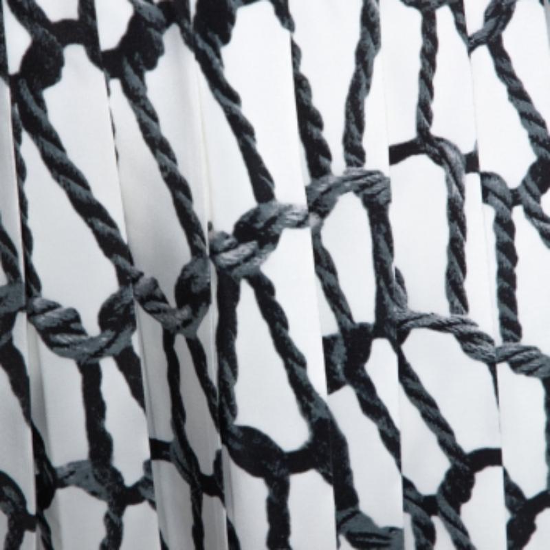 Joseph Monochrome Rope Printed Silk Pleated Skirt M im Zustand „Gut“ im Angebot in Dubai, Al Qouz 2