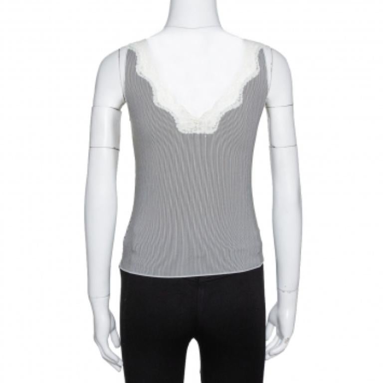 Stylish and feminine, this lovely camisole from Joseph is stunning. Crafted from quality materials, it carries monochrome stripes and lace trims. The creation will pair well with a host of bottoms.