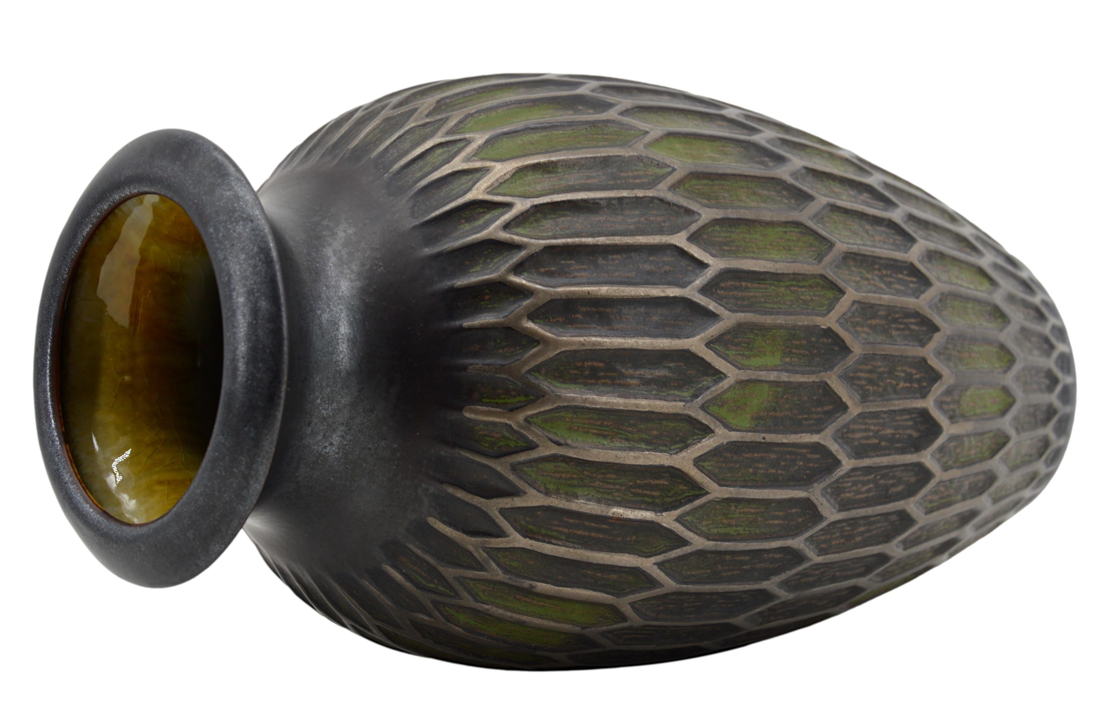 Joseph Mougin Vaso Art Deco francese, Nido d'ape, Nancy 1920 In condizioni ottime in vendita a Saint-Amans-des-Cots, FR