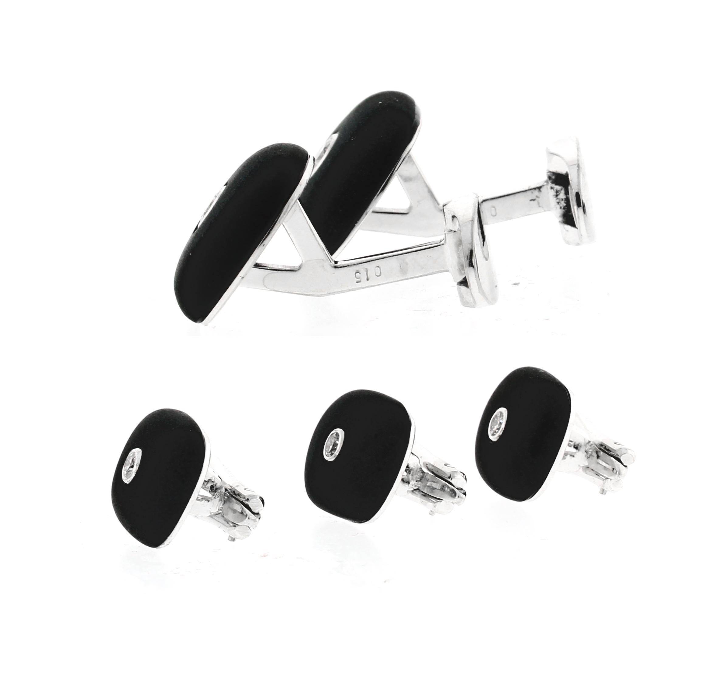 These beautiful 18 karat white gold cufflinks were made in Germany.
♦ Designer: Joseph Orlando
♦ Metal: 18 karat white gold
♦ Gemstone: Diamond Black Onyx
♦ Dimensions: 5/8in by 1/2in
♦ Packaging: Pampillonia presentation box
♦ Condition: Excellent,