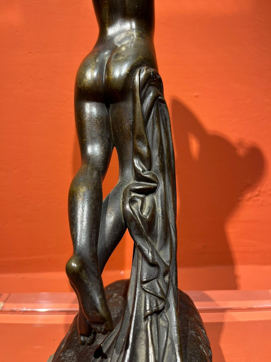 19th century French mythological figurative female bronze statuette For Sale 1