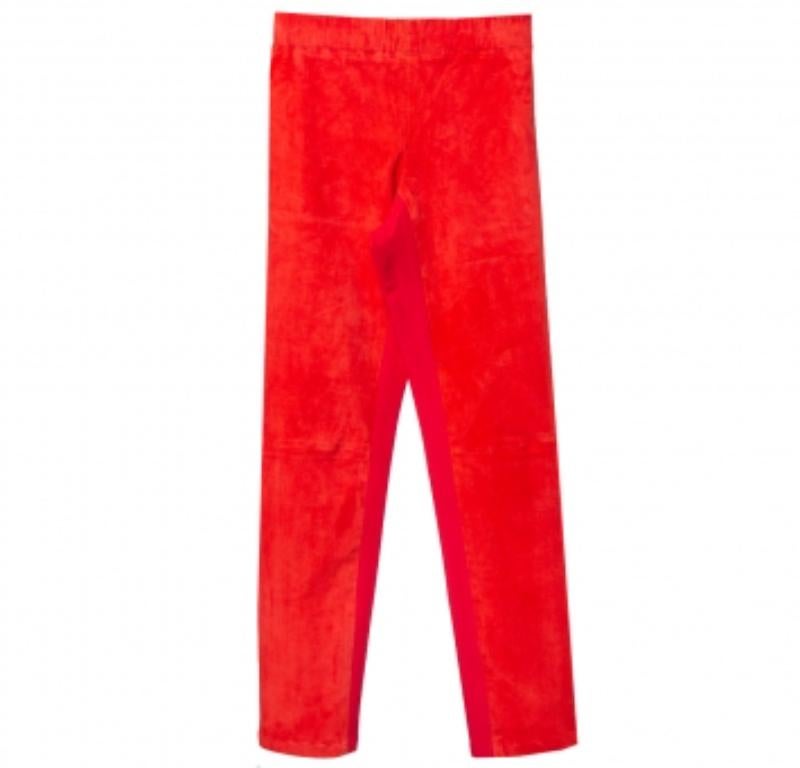 Wardrobe staples like these leggings are a must-have! Joseph makes sure you get the best ones. They are made from a blend of cotton and lambskin and feature a red hue. Style them with a containing peplum sleeve top and strappy sandals for a chic