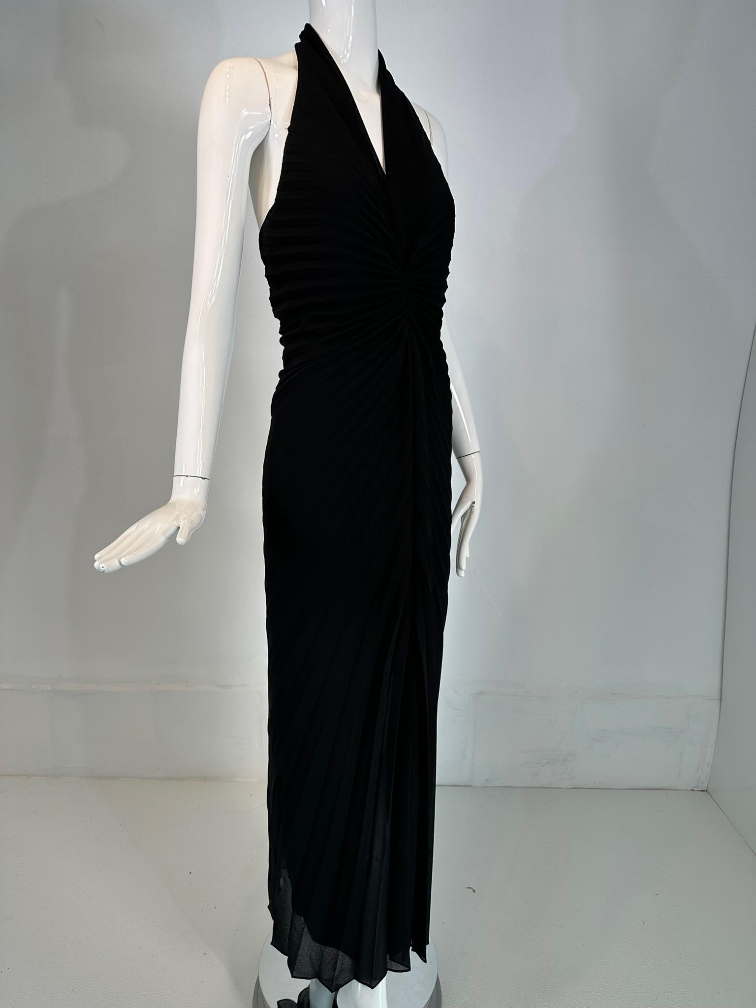 Joseph Ribkoff Black Crepe Plunge V Neckline Sunburst Pleat Halter Neck Dress 6 In Good Condition For Sale In West Palm Beach, FL