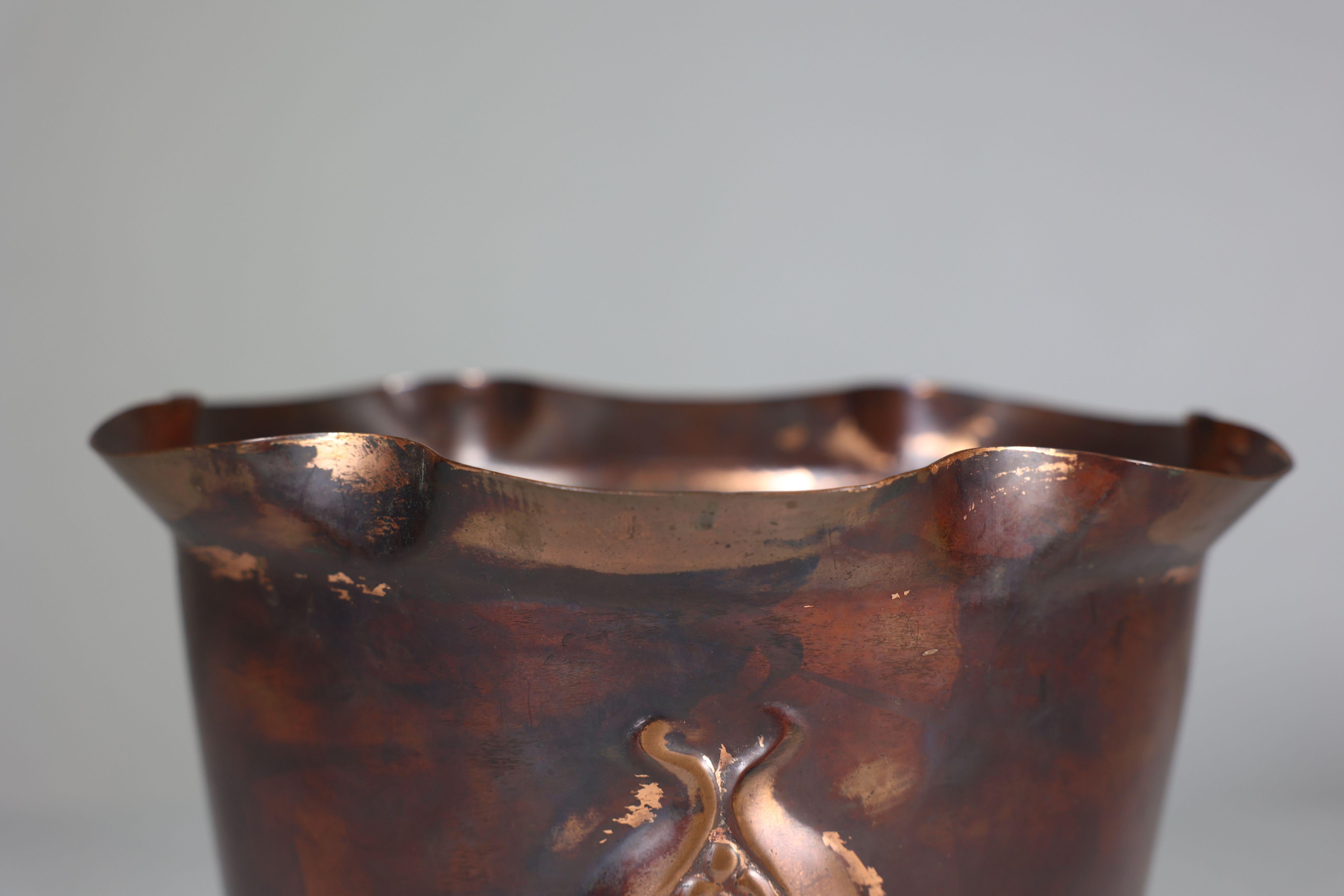 Joseph Sankey & Sons. An Arts & Crafts copper planter with embossed flower pod For Sale 4