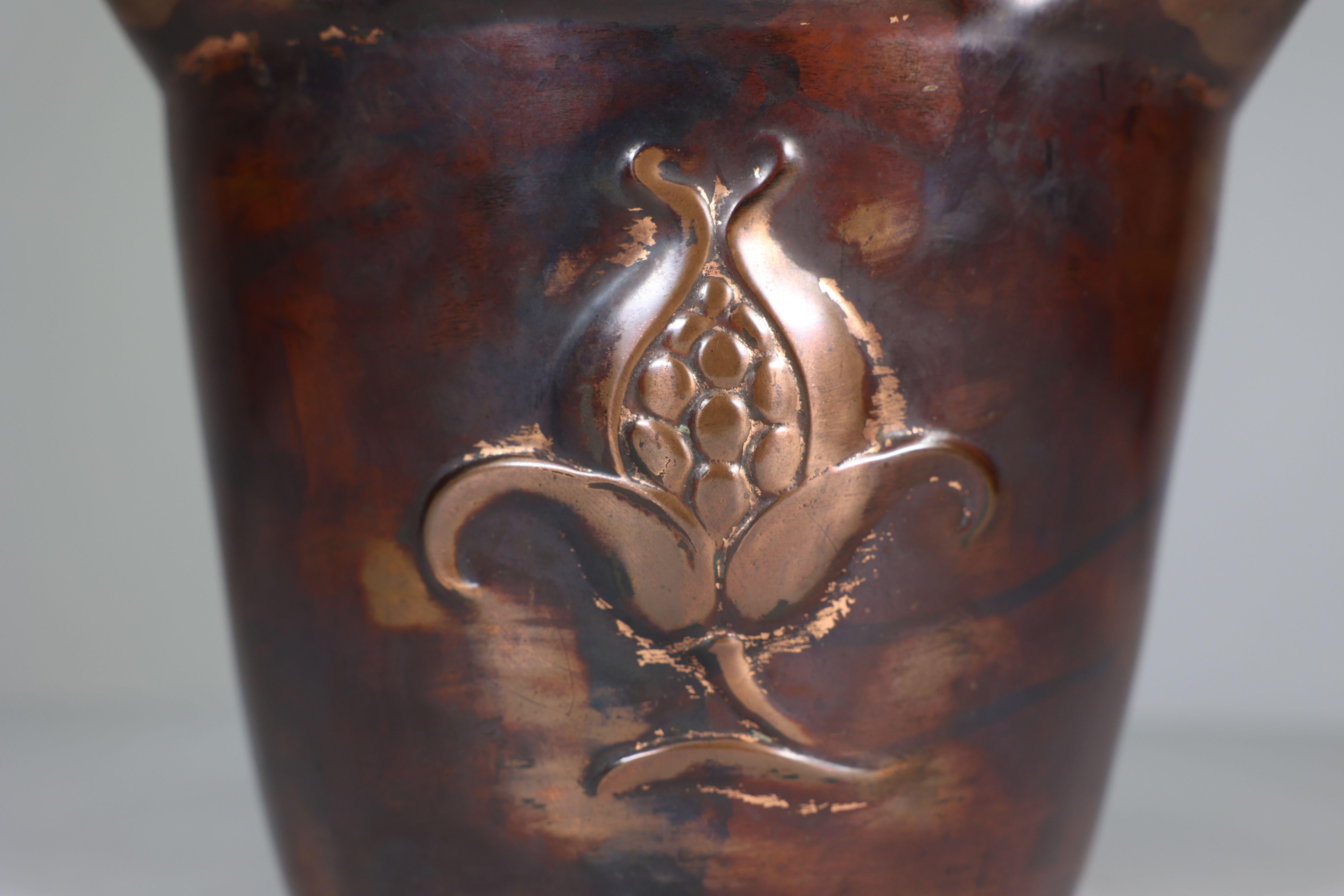 Joseph Sankey & Sons. An Arts & Crafts copper planter with embossed flower pod For Sale 6
