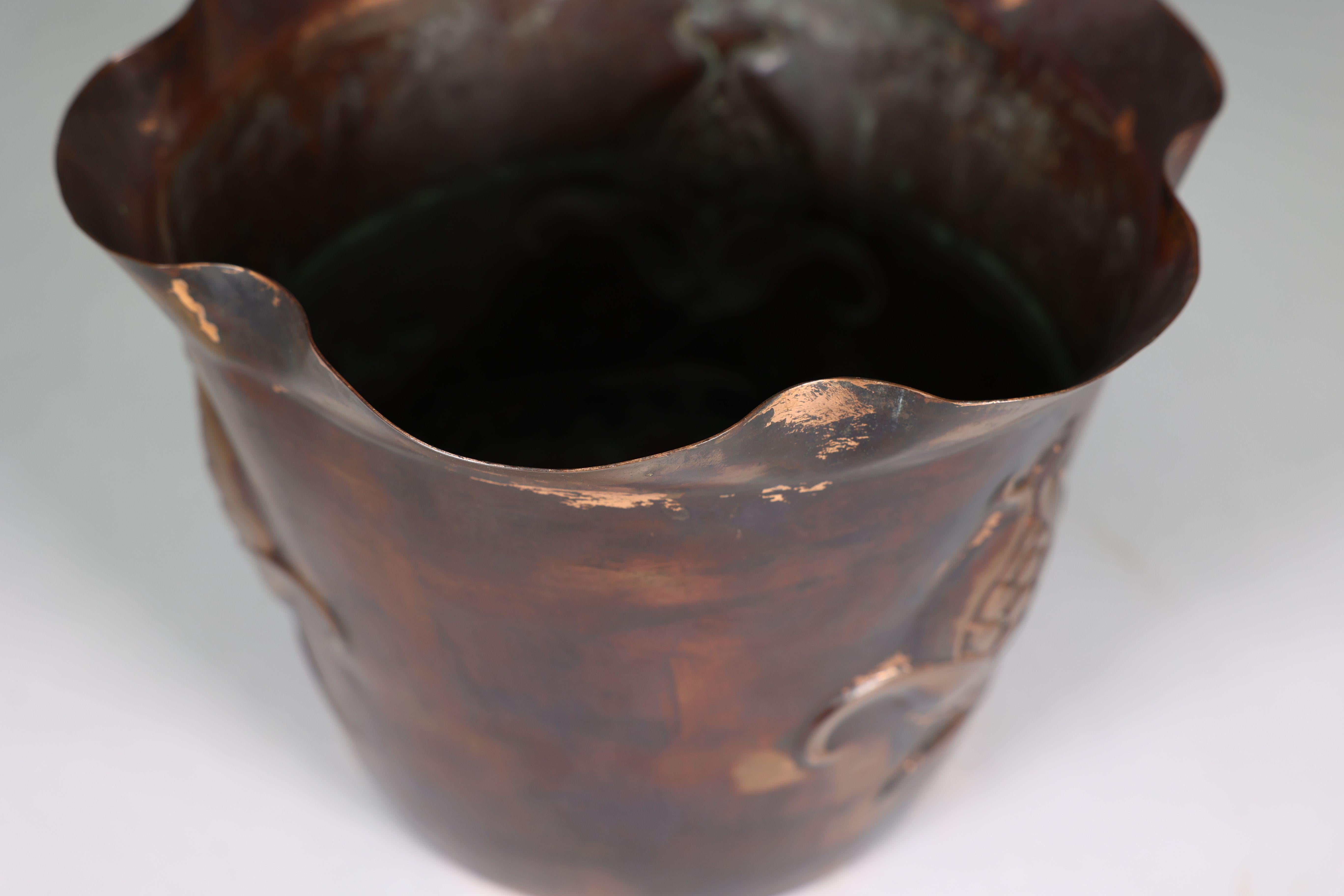 Joseph Sankey & Sons. An Arts & Crafts copper planter with embossed flower pod For Sale 3