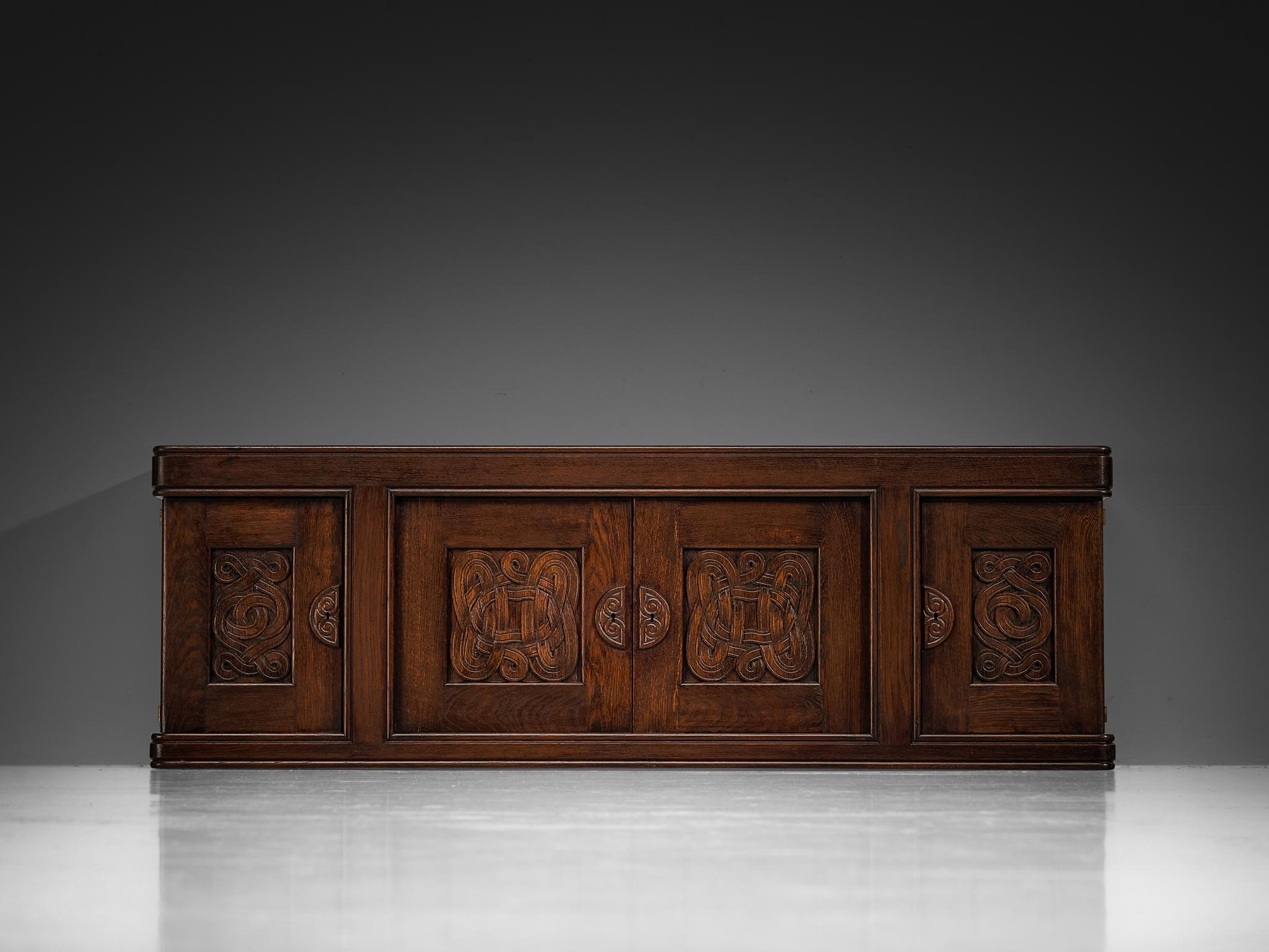 Armoire Joseph Savina avec sculptures complexes en chêne en vente 1