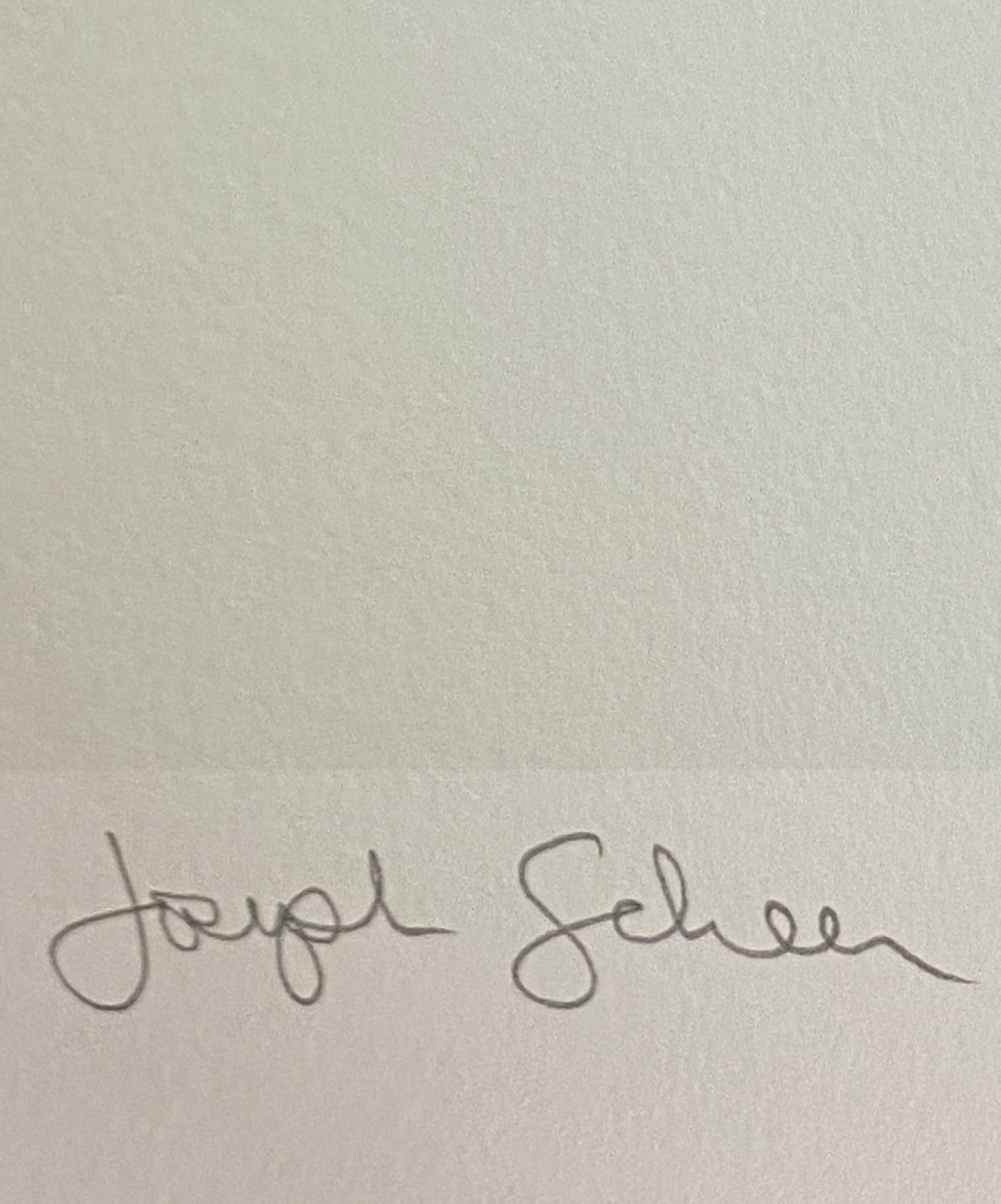 In questa stampa a pigmenti d'archivio iperdettagliata su carta acquerello, una falena marrone scuro con strisce ondulate marrone oro sulle ali è drammatica su uno sfondo bianco pieno. 

Edizione 1/12. Il prezzo indicato è quello senza cornice.