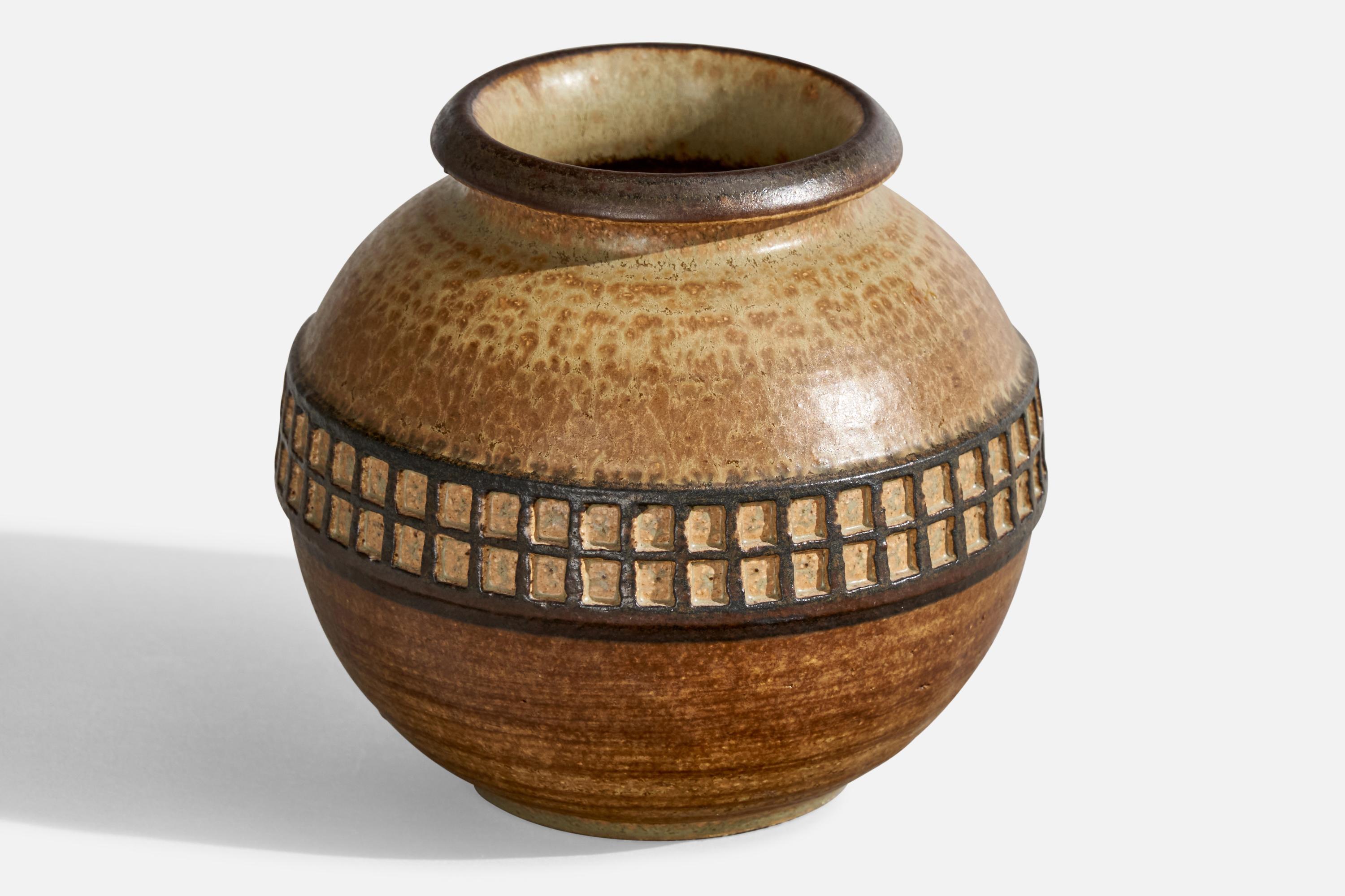 Vaso in gres progettato da Joseph Simon e prodotto da Söholm, Danimarca, anni '60.

