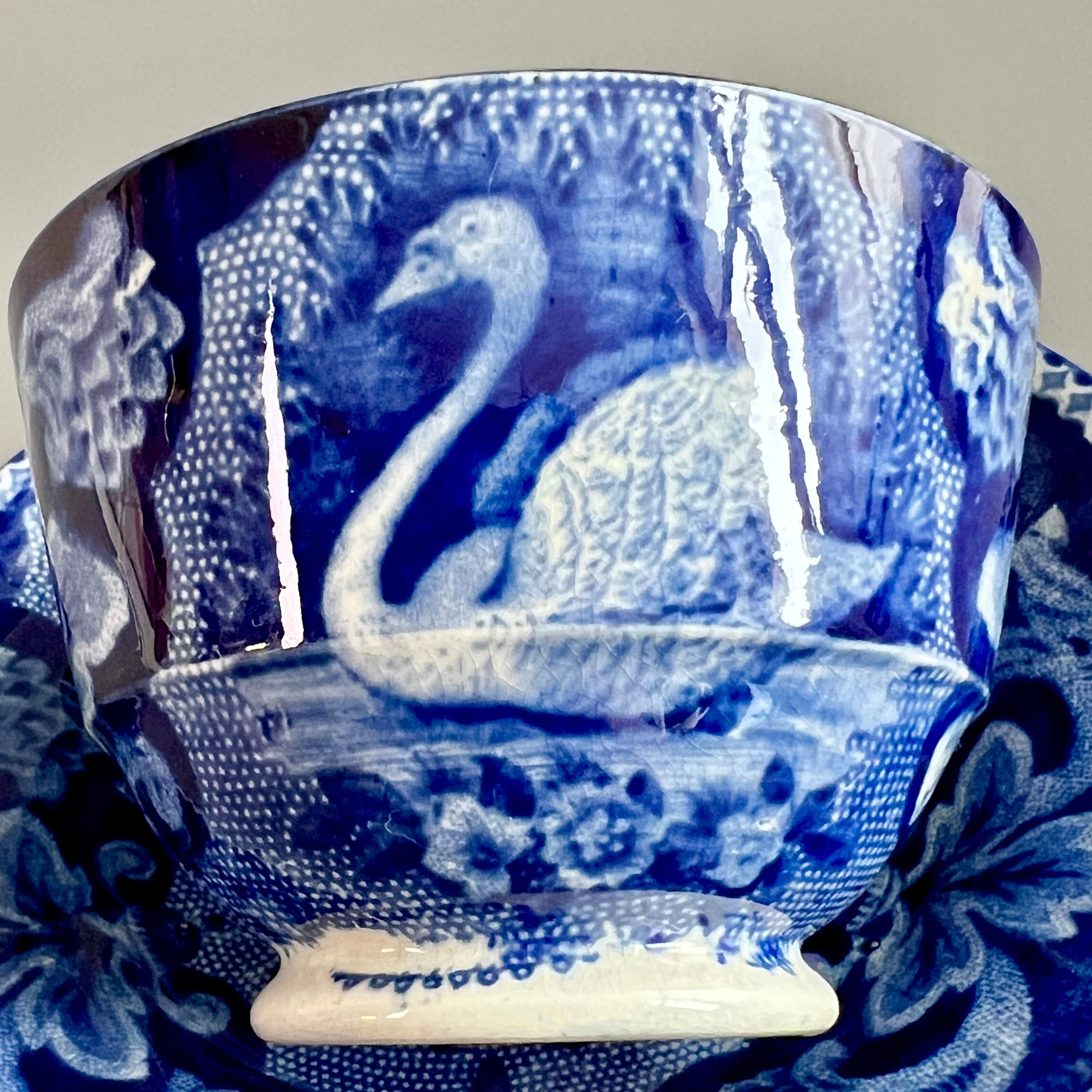 Joseph Stubbs Pearlware Tea bowl, Blue and White with Swans, Regency, circa 1825 For Sale 2