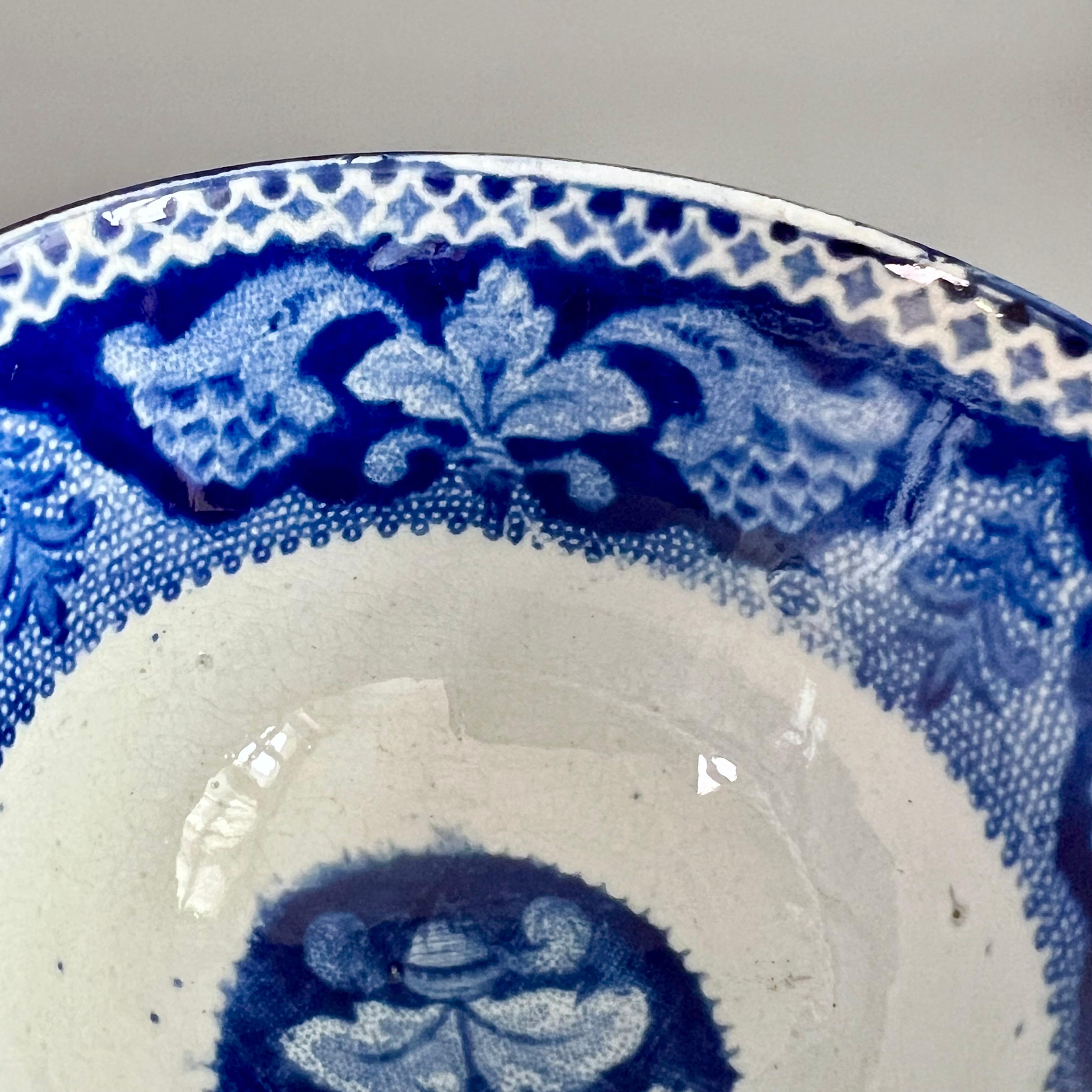 Joseph Stubbs Pearlware Tea bowl, Blue and White with Swans, Regency, circa 1825 For Sale 3
