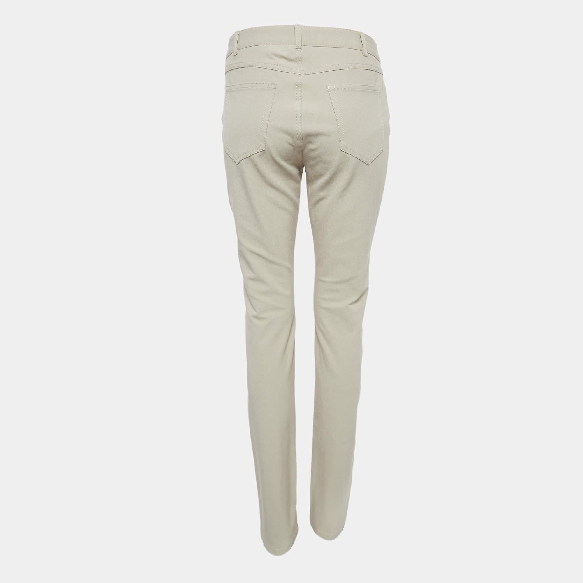 Enhance your formal attire with this pair of trousers. Designed into a superb silhouette and fit this pair of trousers will definitely make you look elegant.