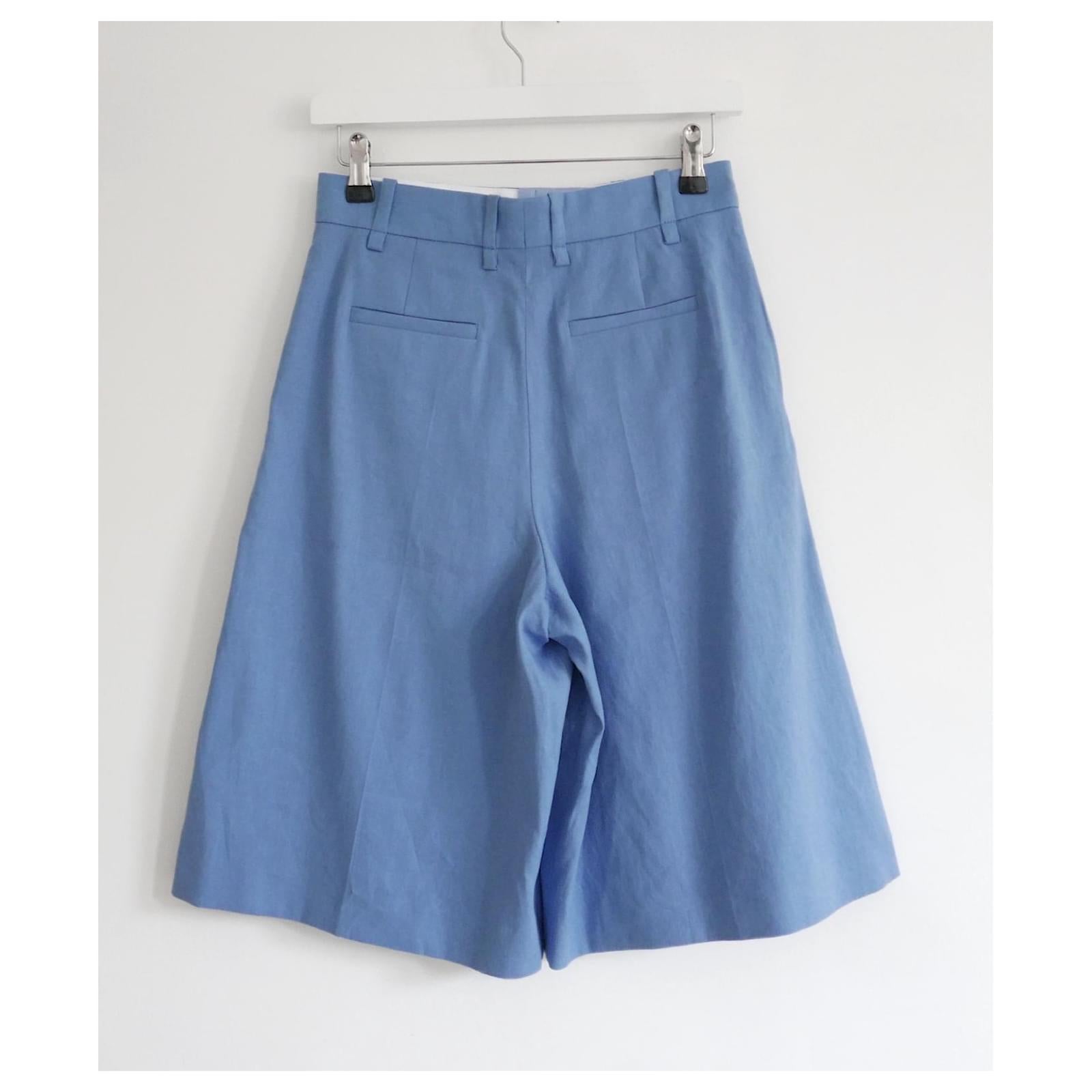 Cool and chic Joseph Tarah knee length culotte shorts. New with tag. Made from sky blue linen and cotton, they have flared legs with pleated fronts and 4 pockets. Have white lined reinforced waist.
 Size FR34/UK6 and will fit larger;. Approximate