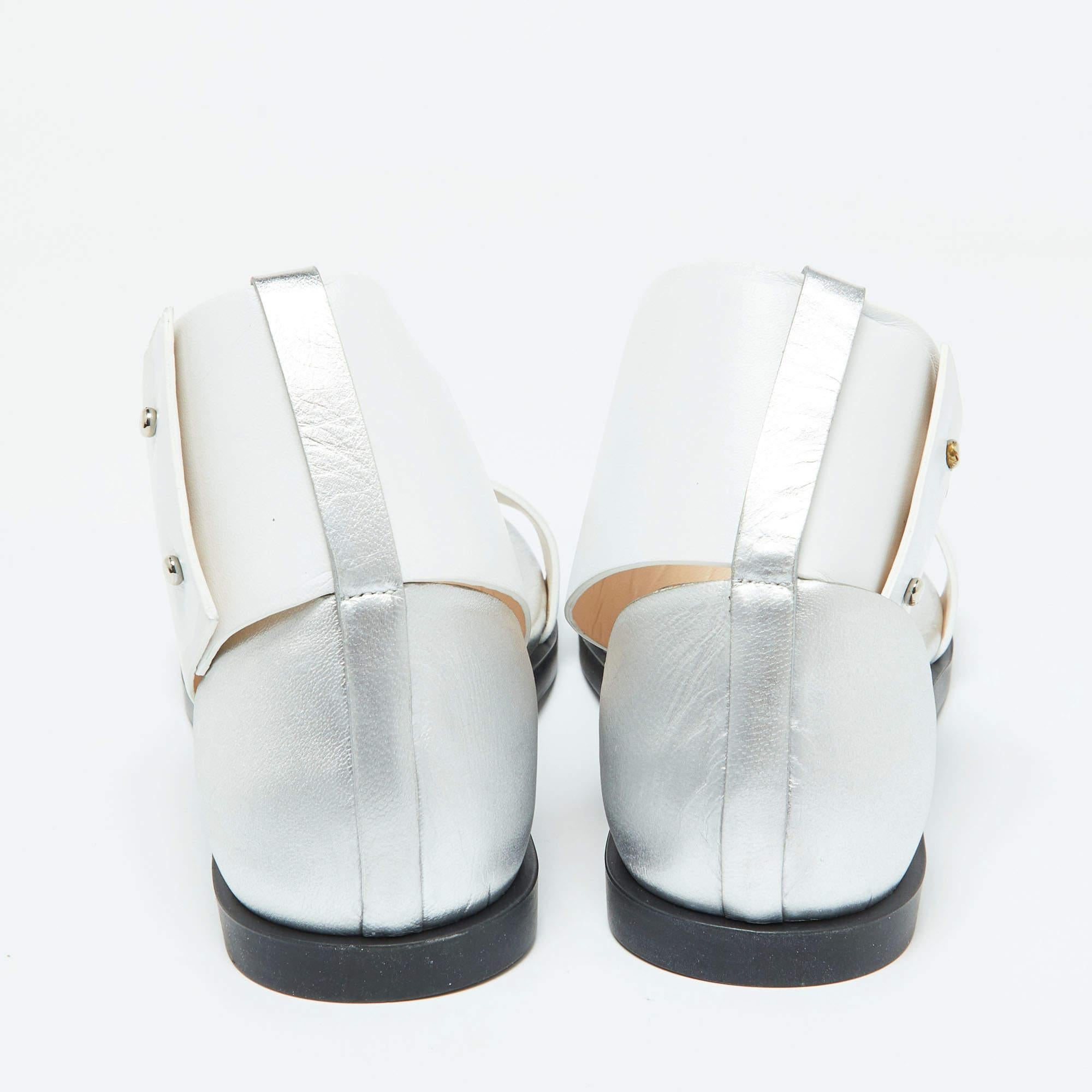 Women's Joseph White/Silver Leather Ankle Strap Flat Sandals Size 40 For Sale