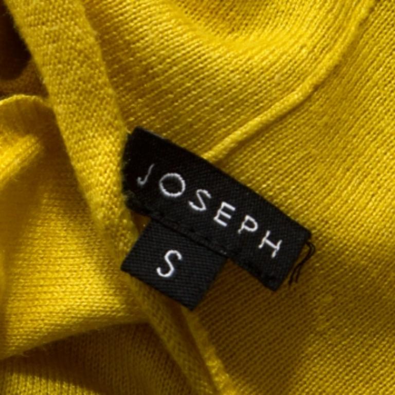 Joseph Gelbe Strickjacke aus Seidenmischung mit Knopfleiste vorne S im Zustand „Gut“ im Angebot in Dubai, Al Qouz 2