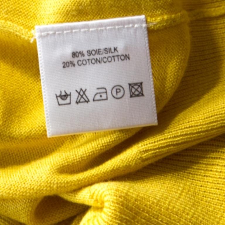 Joseph Gelbe Strickjacke aus Seidenmischung mit Knopfleiste vorne S Damen im Angebot