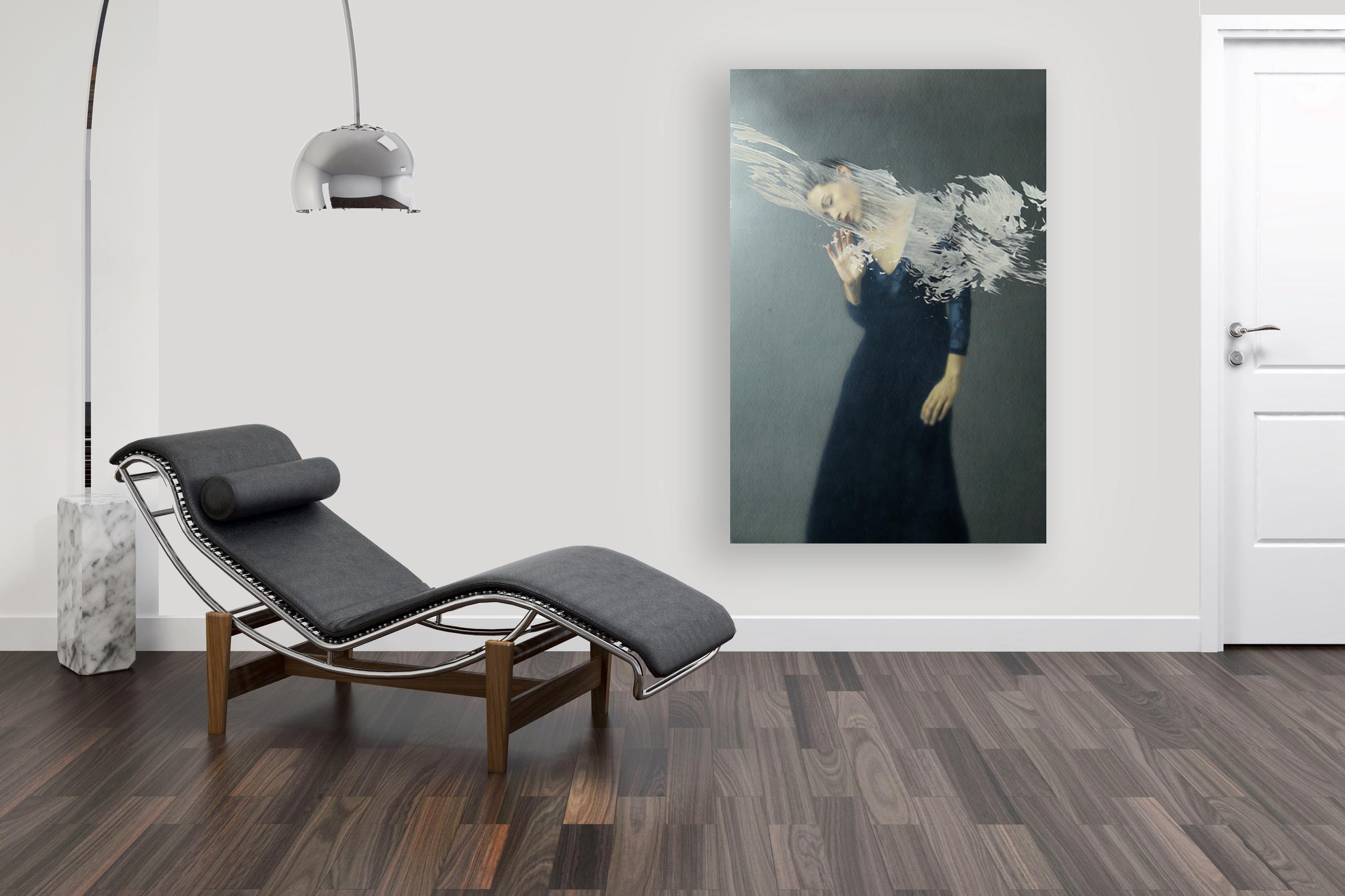 Son âme, je l'ai vue - par Josephine Cardin - photographie de mode contemporaine en vente 1