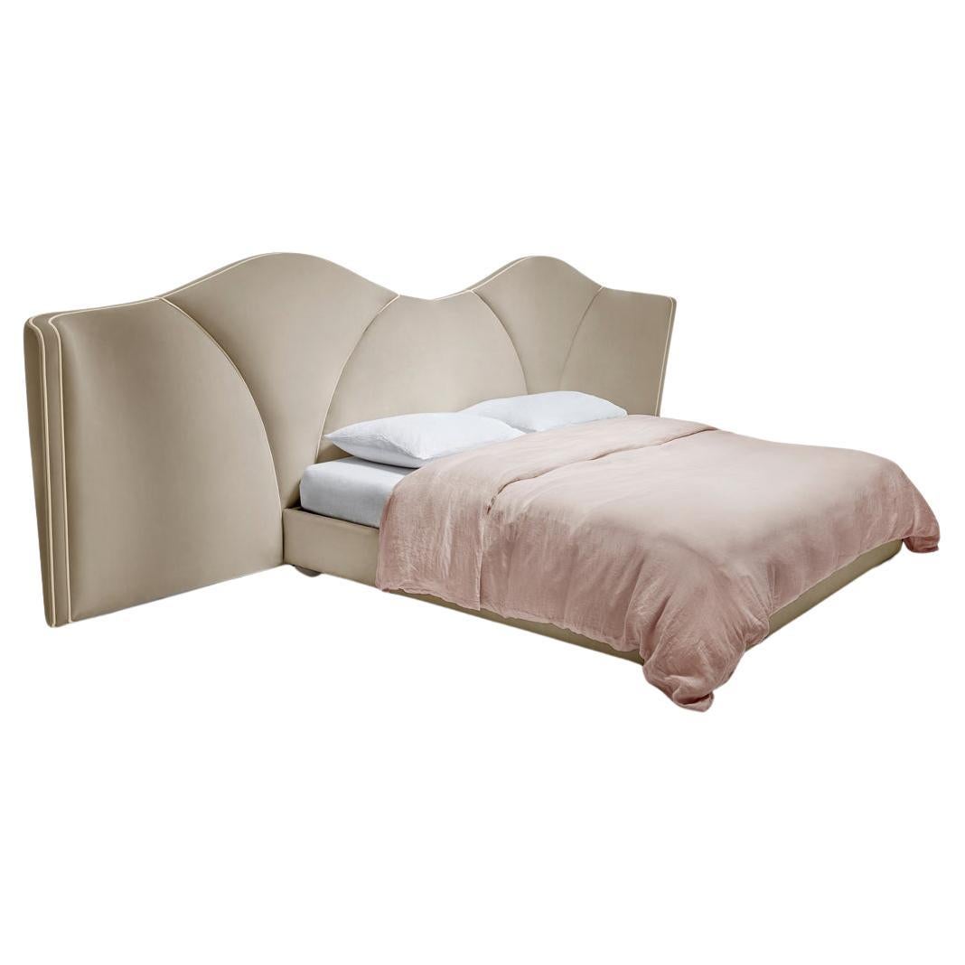 Josephine L 180 Bed by Munna
Dimensions: D 226 x W 450 x H 140 cm.
Bed Frame: D 210 x W 190 x H 33 cm.
Materials: Wood, foam, and upholstery.
Finish: Headboard upholstery: Nubuck, ref. Desert, NB01. Headboard piping: Cotton Velvet, ref. Pure White,
