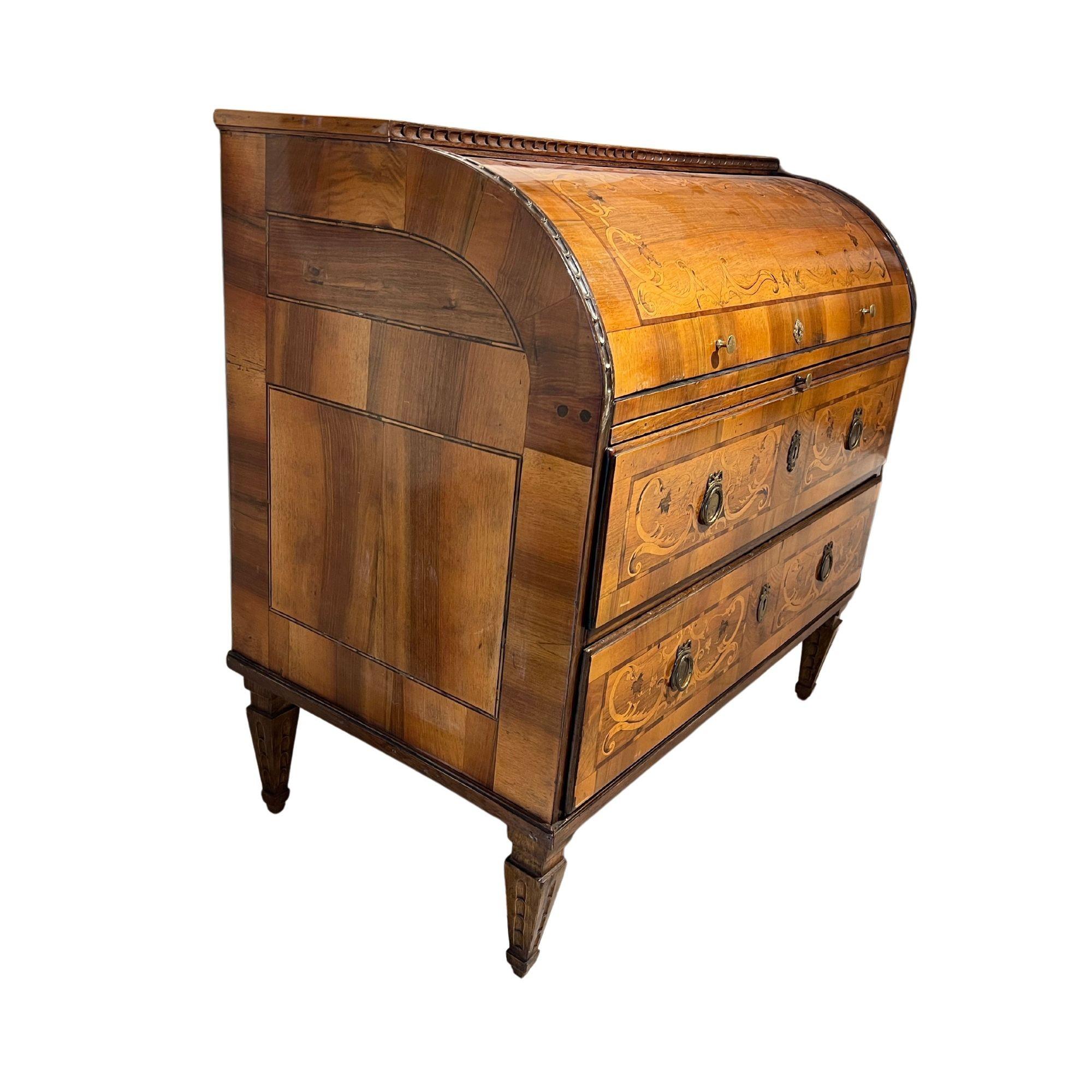 Josephine (after Josef II. / Habsburg monarchy) / period of Louis XVI. antique roll bureau or cylinder secretaire from Vienna around 1780.
 
Walnut inlaid with maple and precious woods. Shellac polished, good original condition with very nice
