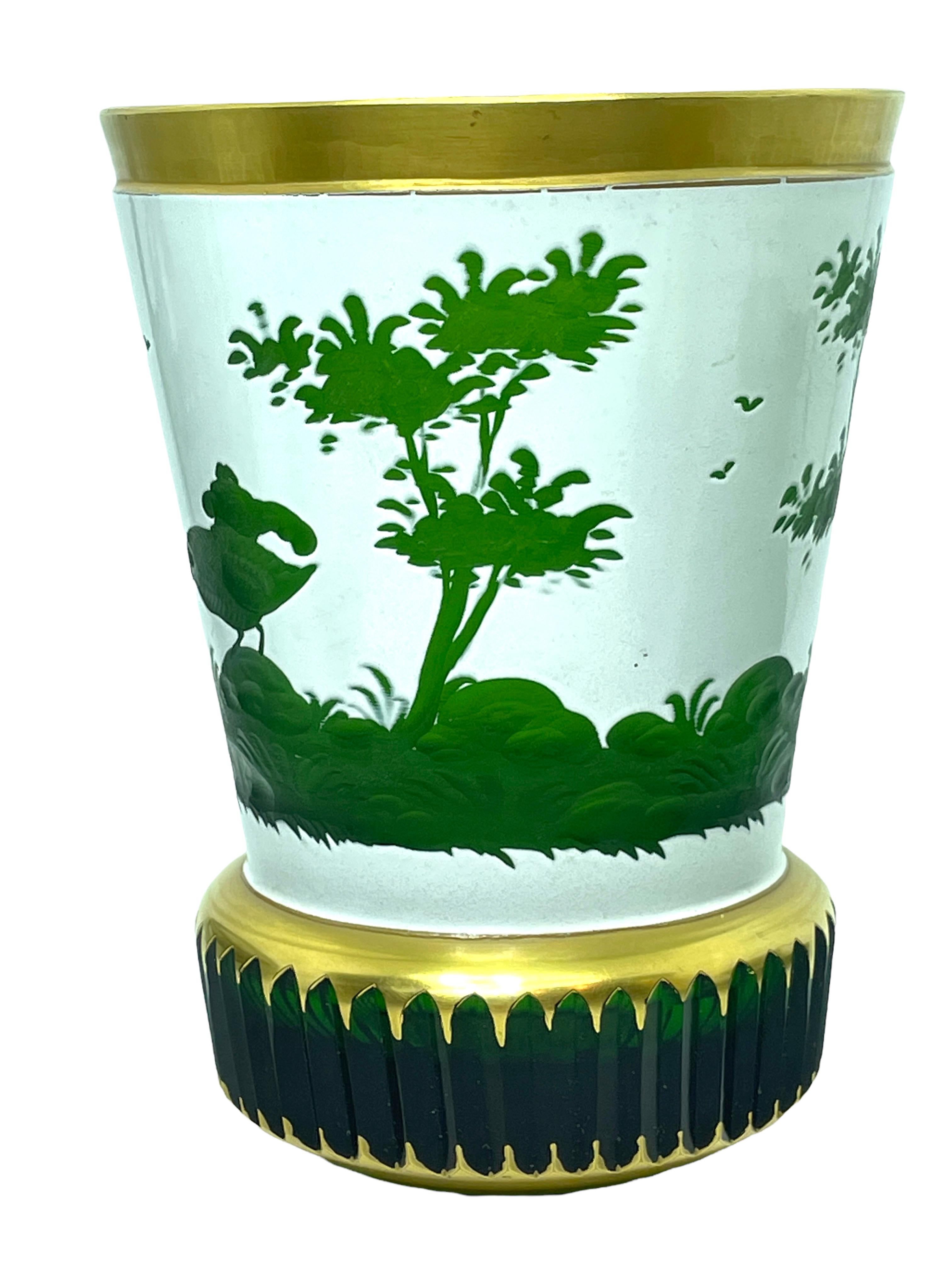 Josephinenhutte Moser Stil Grünes farbiges Glas in Gold und Weiß, 1960er Jahre im Zustand „Gut“ im Angebot in Nuernberg, DE
