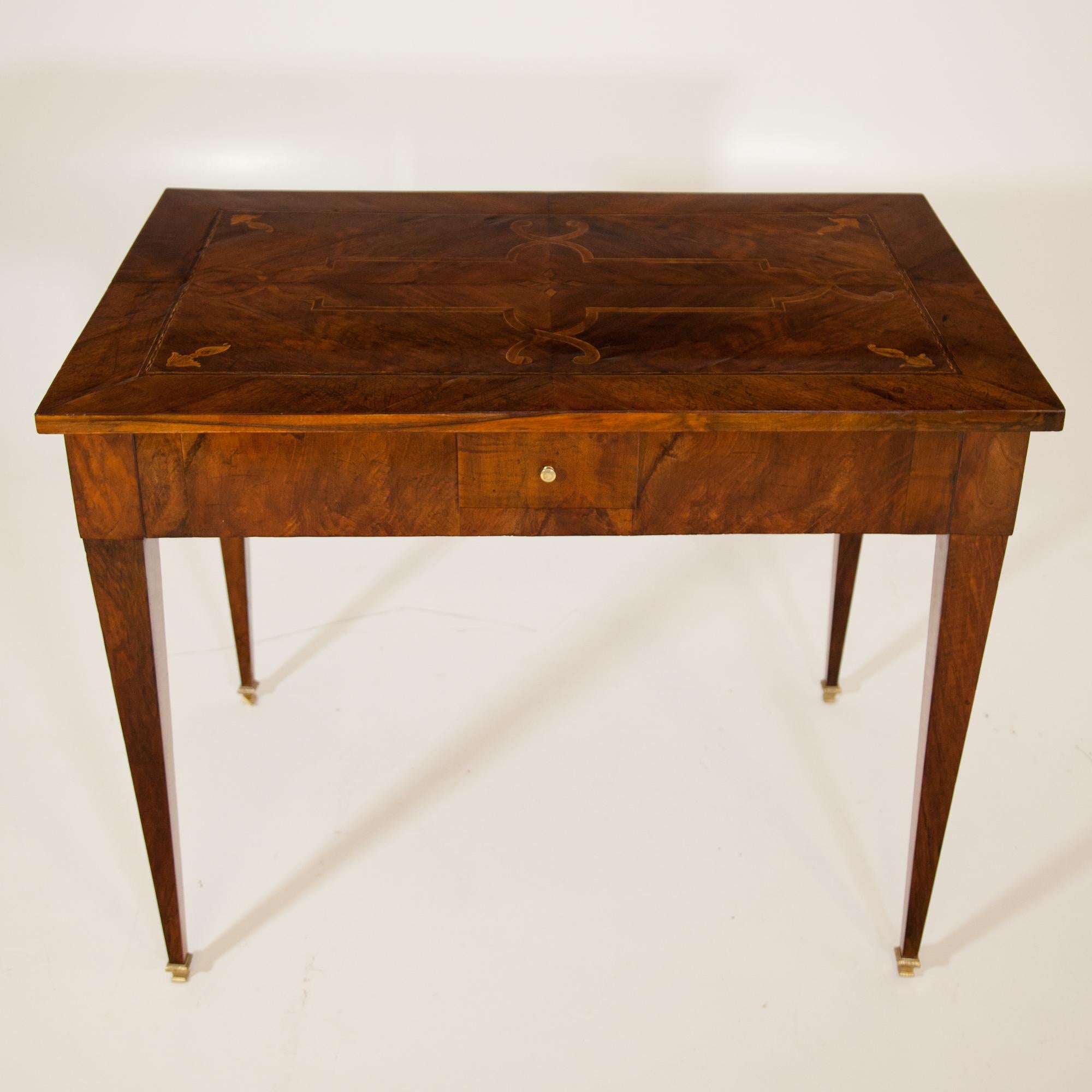 Josephinian Table, Austria circa 1790 In Good Condition In Greding, DE