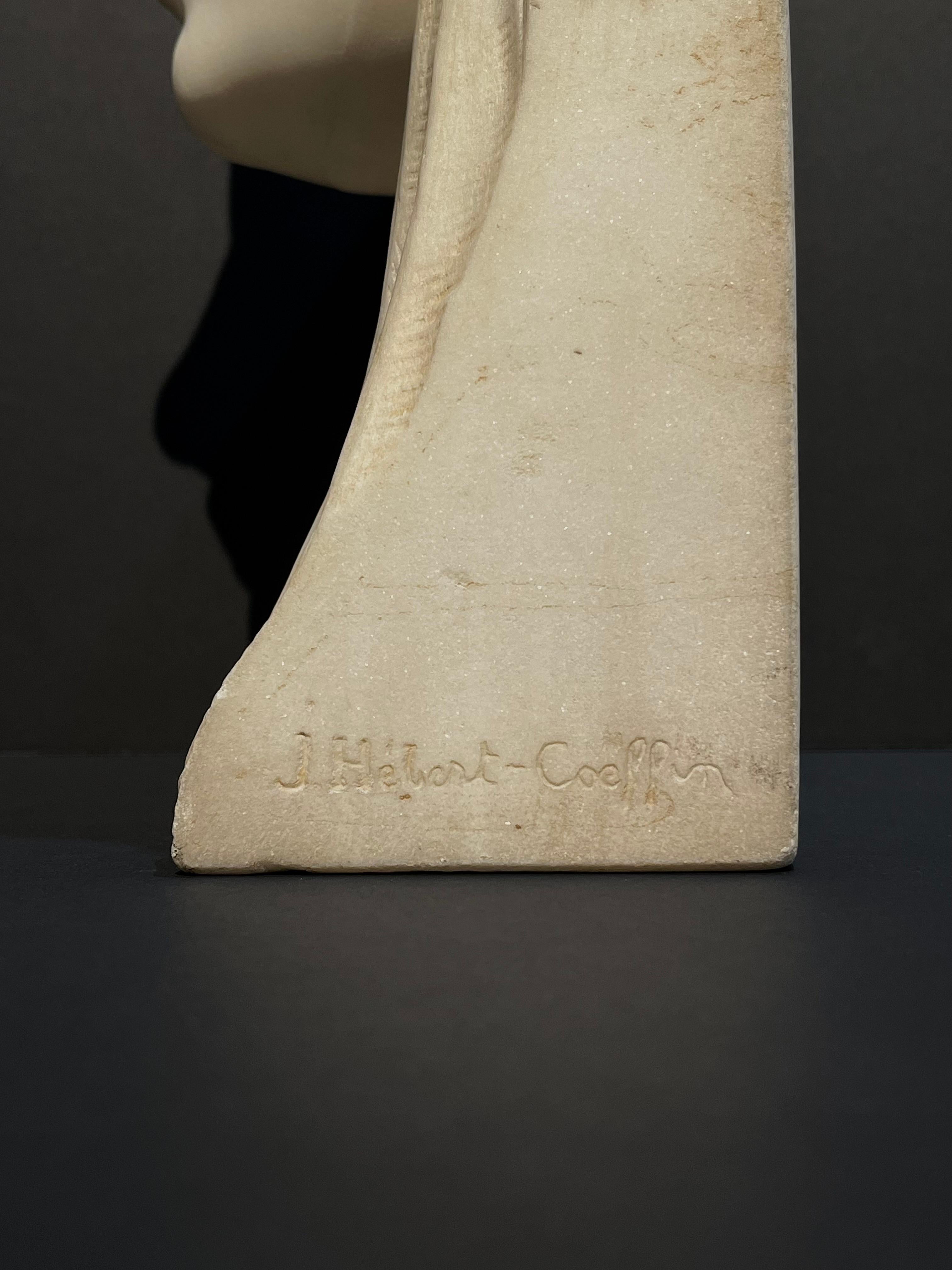 Josette Hébert-Coëffin
Français (1907-1973)
Sérénité
Marbre, signé en bas à gauche
Taille : 13 1/2 x 8 1/2 x 4 1/3 pouces (34 x 21,5 x 11 cm)

Cette belle statue représente le visage d'une jeune femme, les yeux fermés, à l'expression paisible. Sa