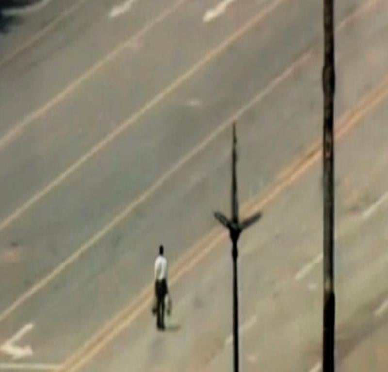 Untitled #27 (Unknown Rebel) Video di Josh Azzarella, 2006