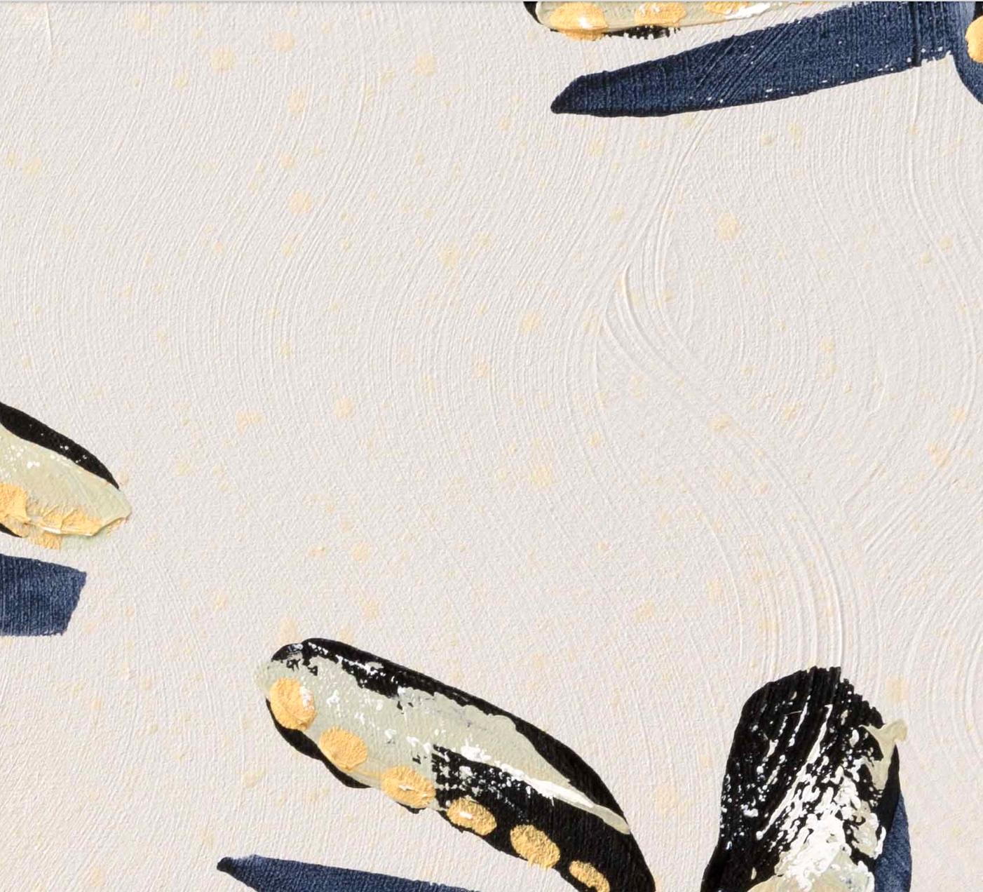 Tartarughe marine dorate su splash bianco sporco - Painting di Josh Brown