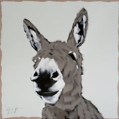 Burro gris sobre cielo claro