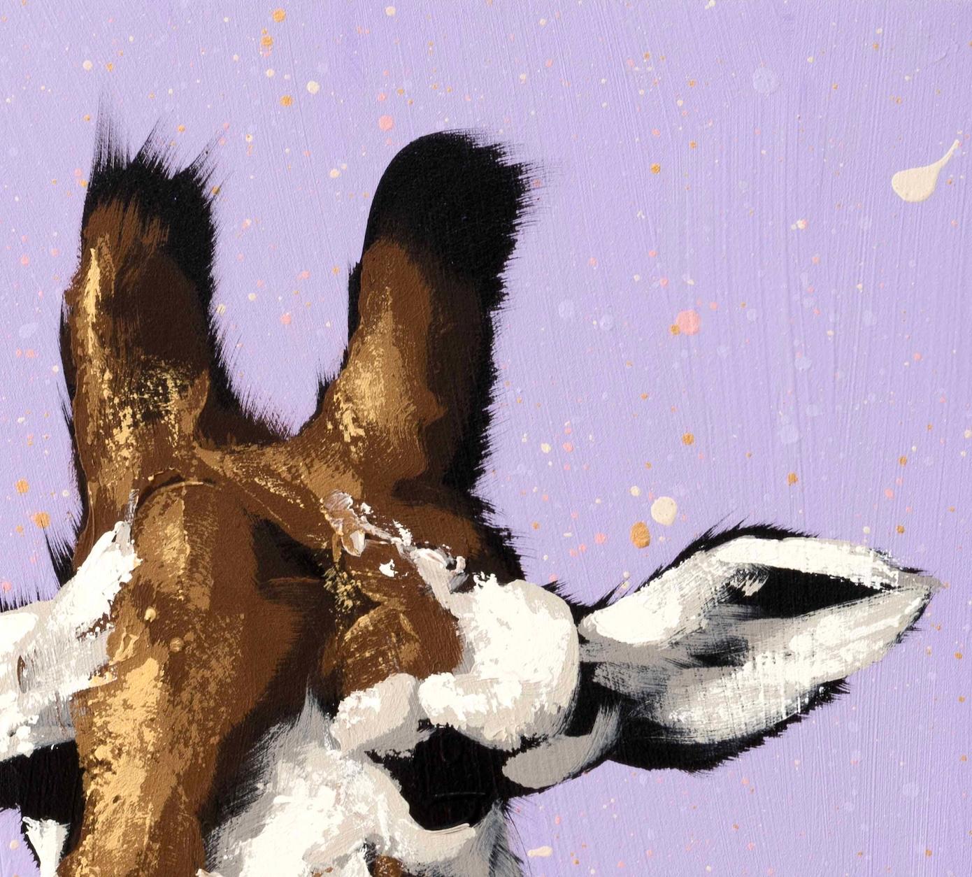 Deux girafe sur éclabousssures violettes - Contemporain Painting par Josh Brown